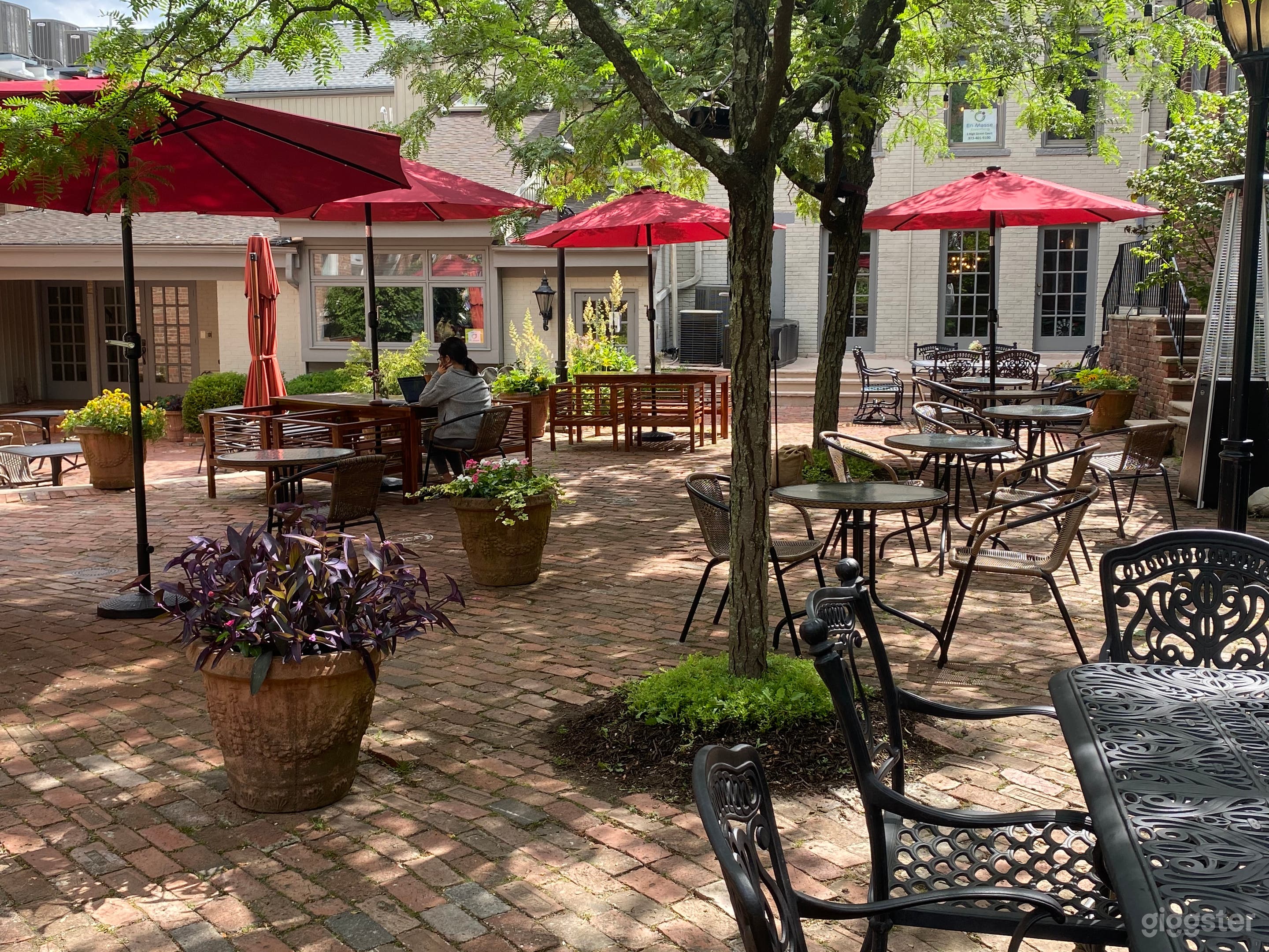 Beautiful Outdoor Courtyard in Morristown NJ Photo 4