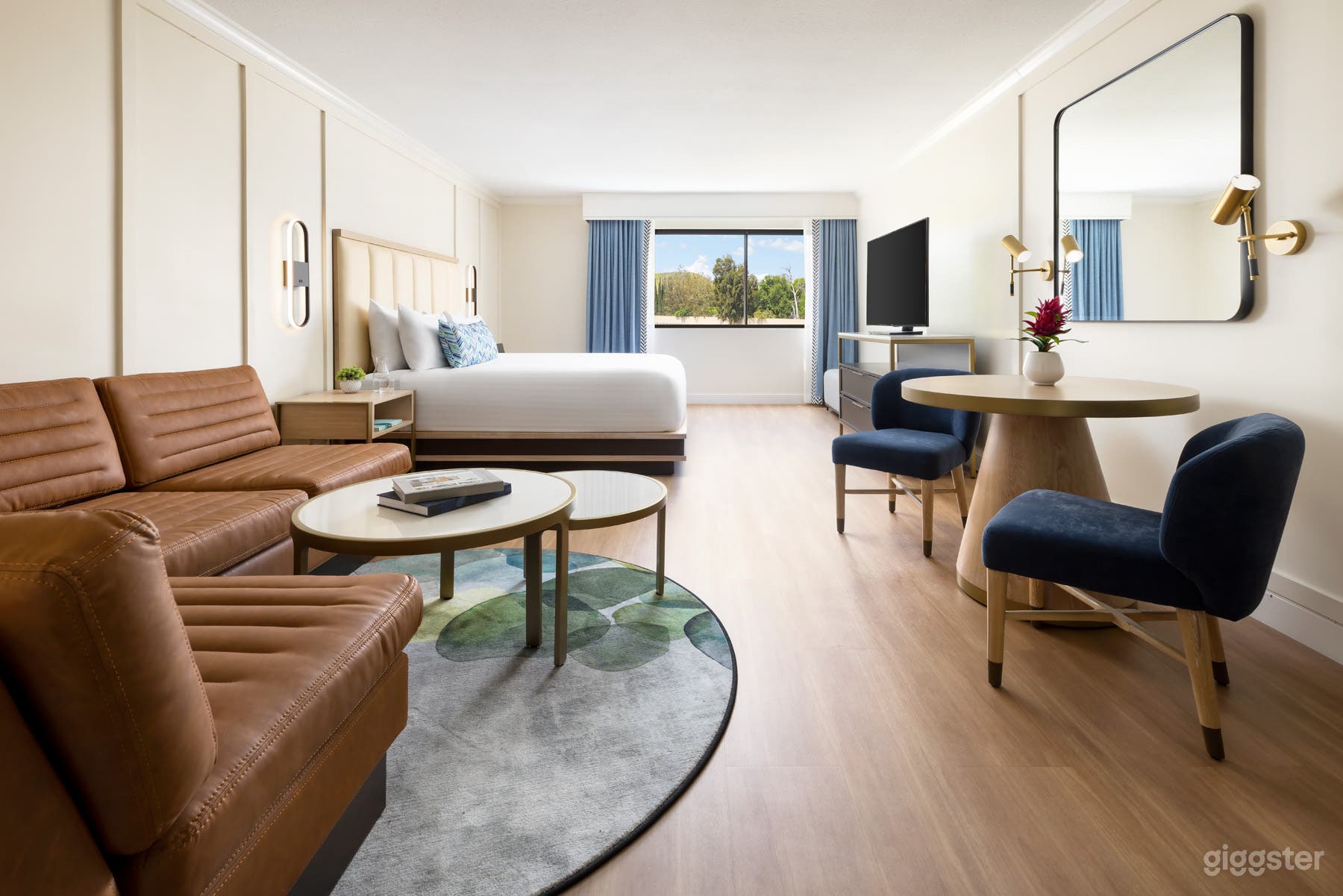 1 King Premium with sofa bed and work station