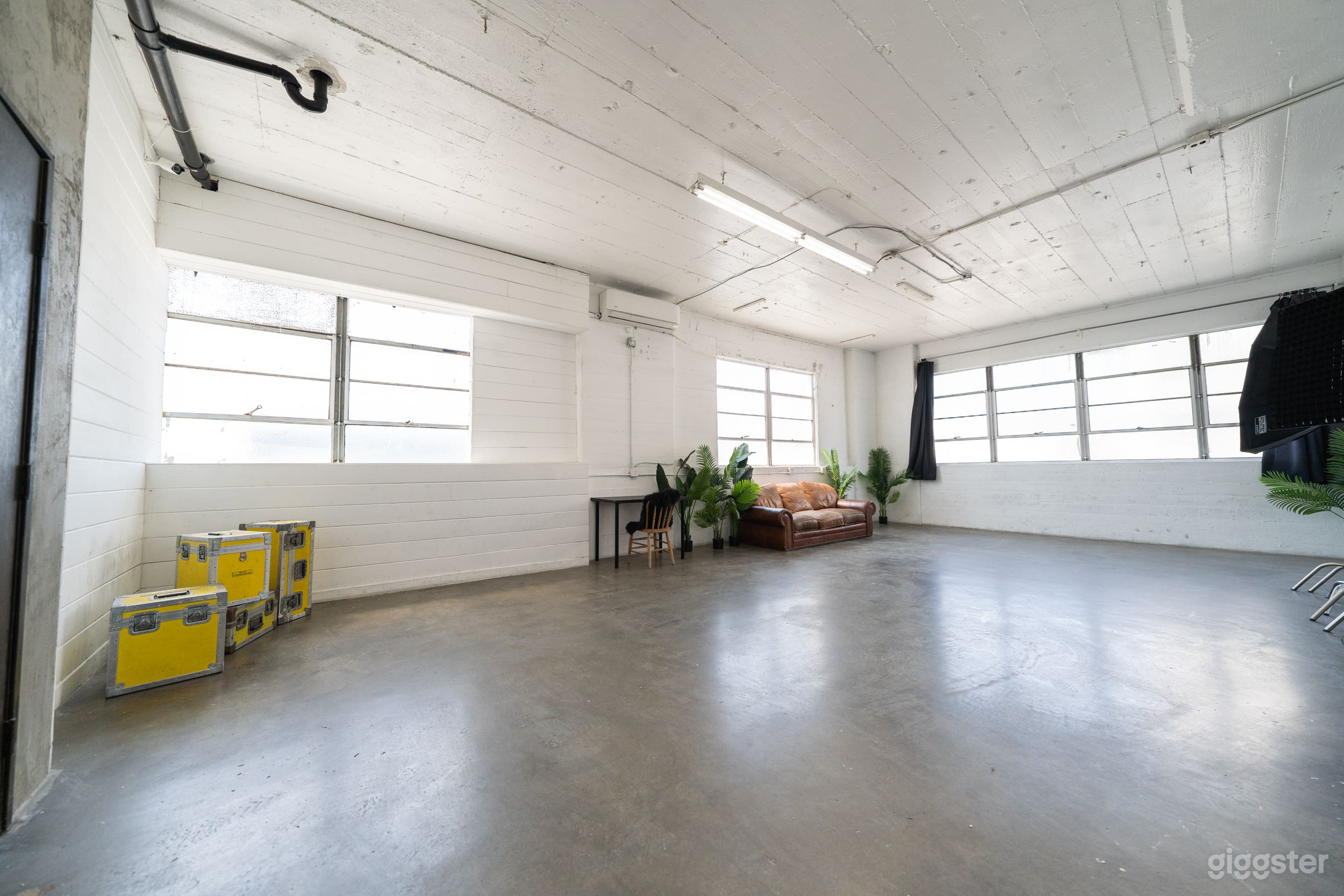 Soft Light Studio E Photo 3