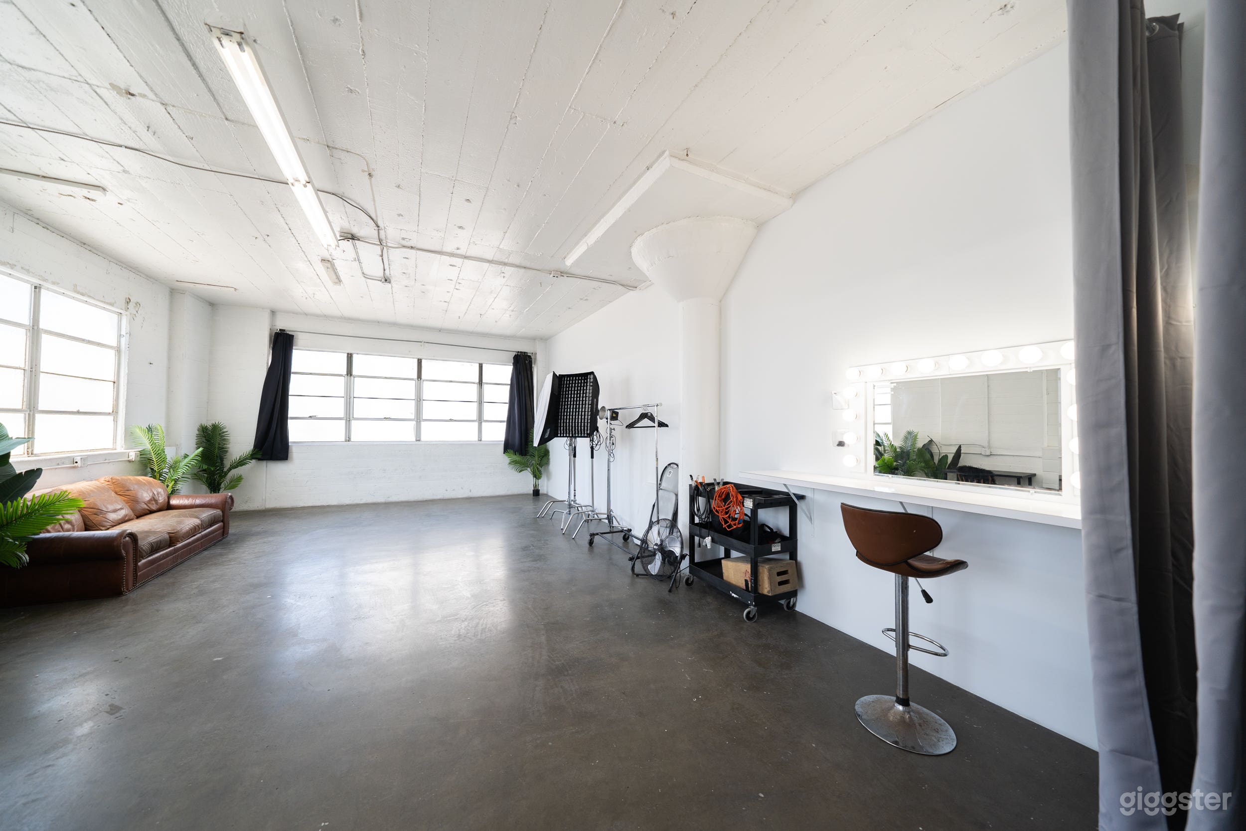 Soft Light Studio E Photo 2