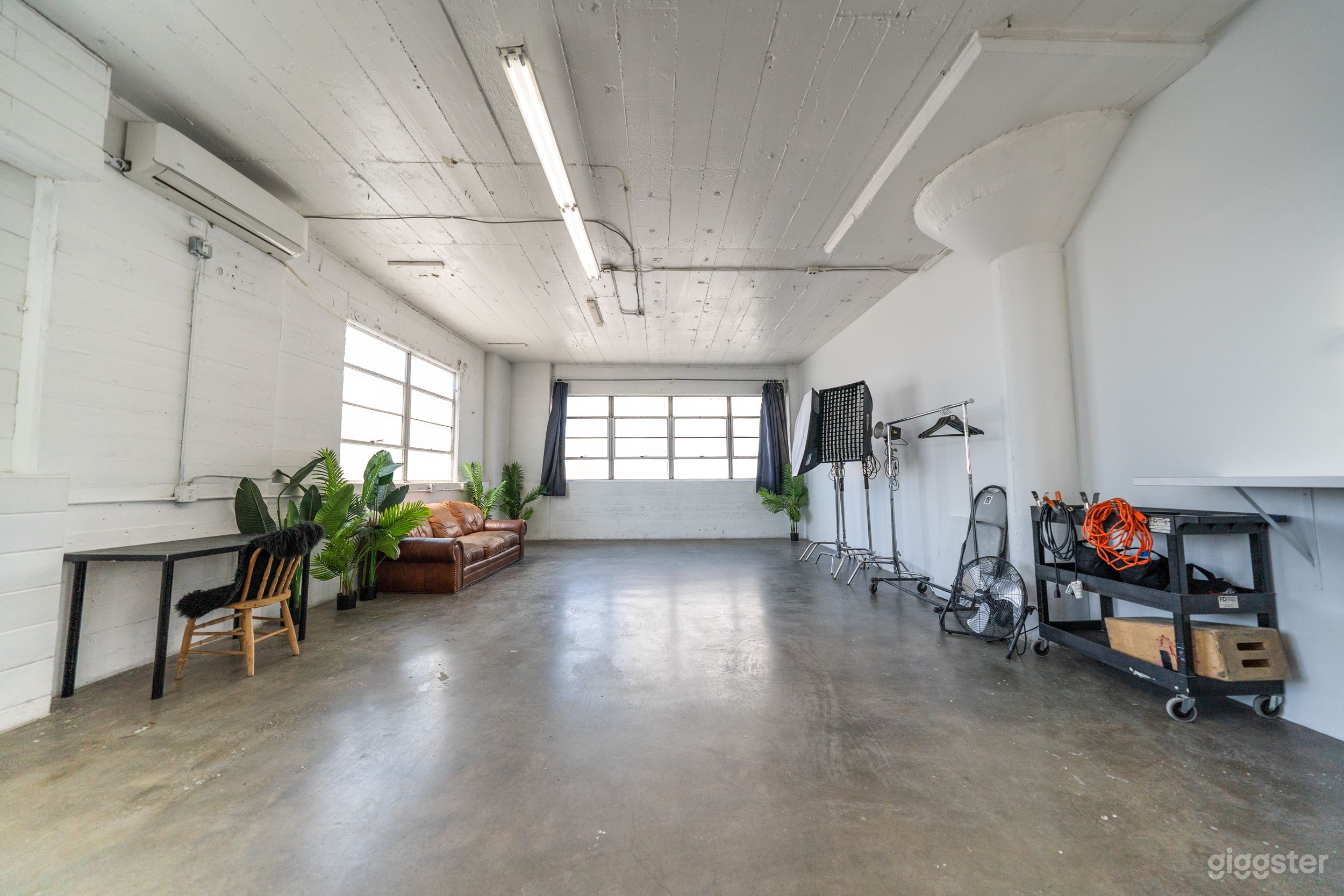 Soft Light Studio E Photo 1