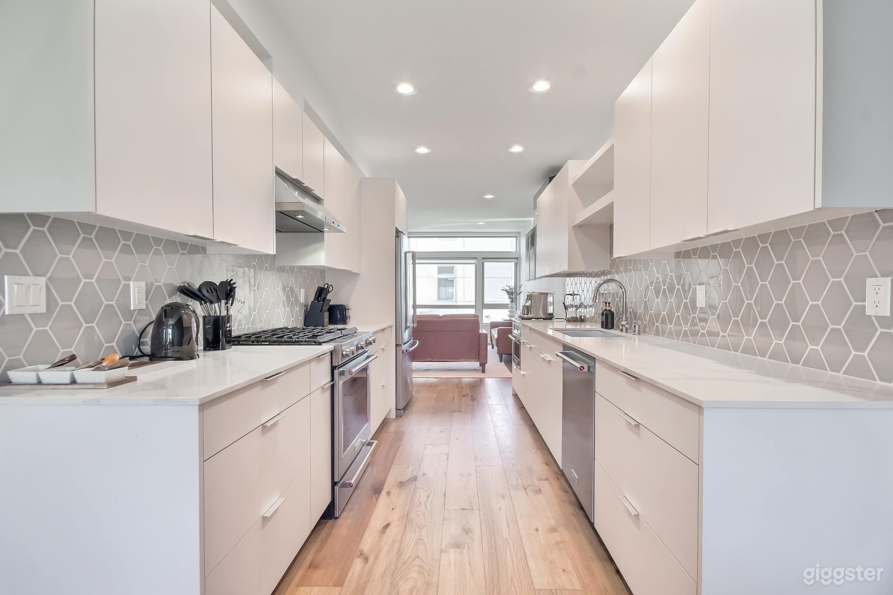 New Modern Retreat in Alki Beach 3-bedroom house Photo 1