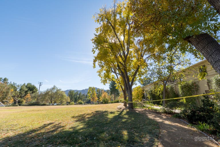  Lakefront Country Club 