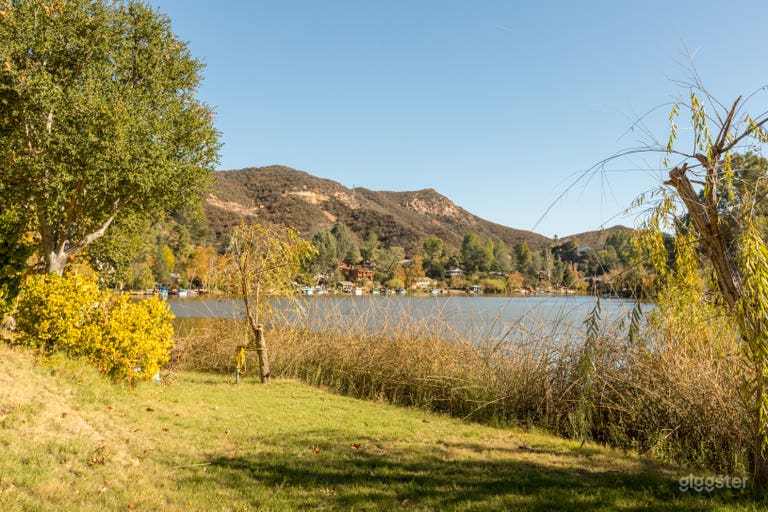  Lakefront Country Club 