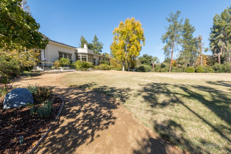  Lakefront Country Club 