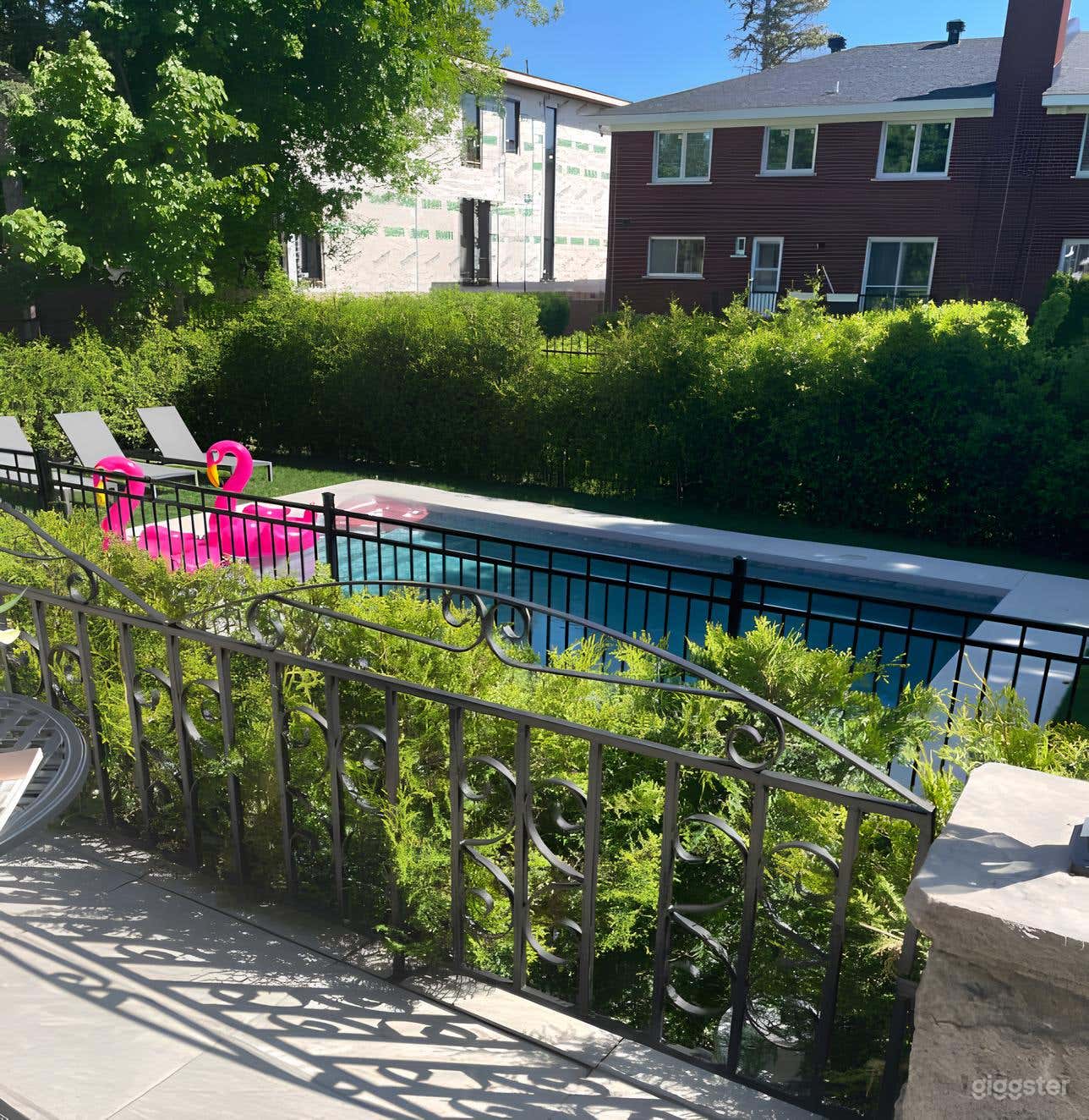 Stunning Pool in Hampstead, QC Photo 3