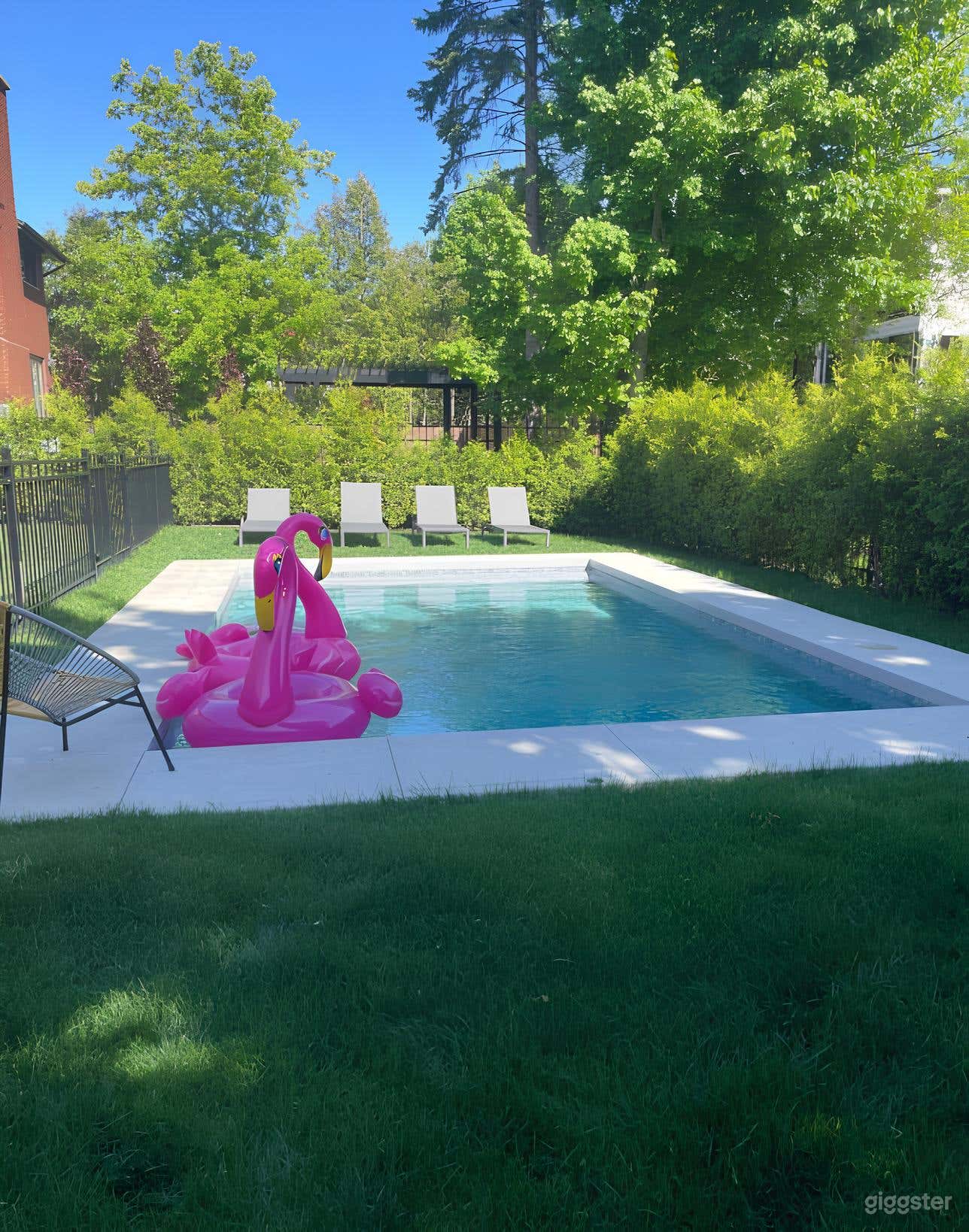 Stunning Pool in Hampstead, QC Photo 1