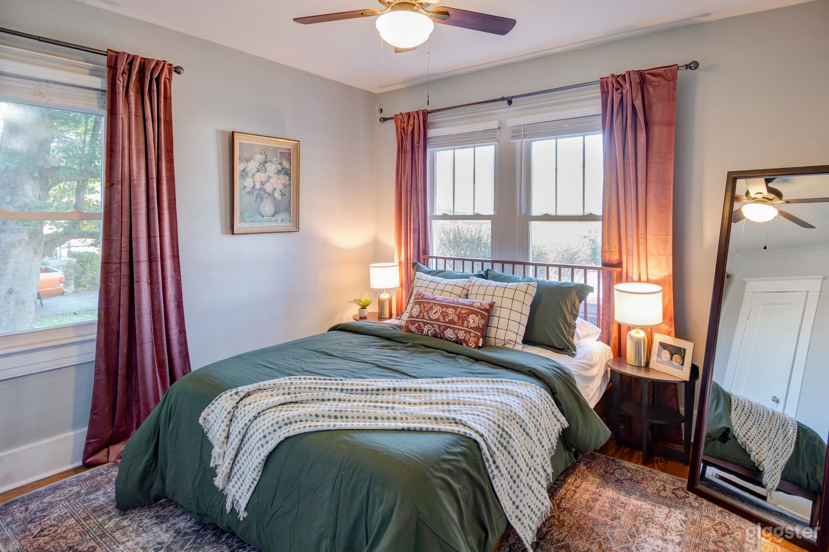 Moody bedroom provides Queen sized bed, memory foam mattress, and two different types of pillow firmness. Lamps provide USB charging. Curtains are blackout for to help you get a wonderful night of rest. Full length mirror to do a full 'fit check!
