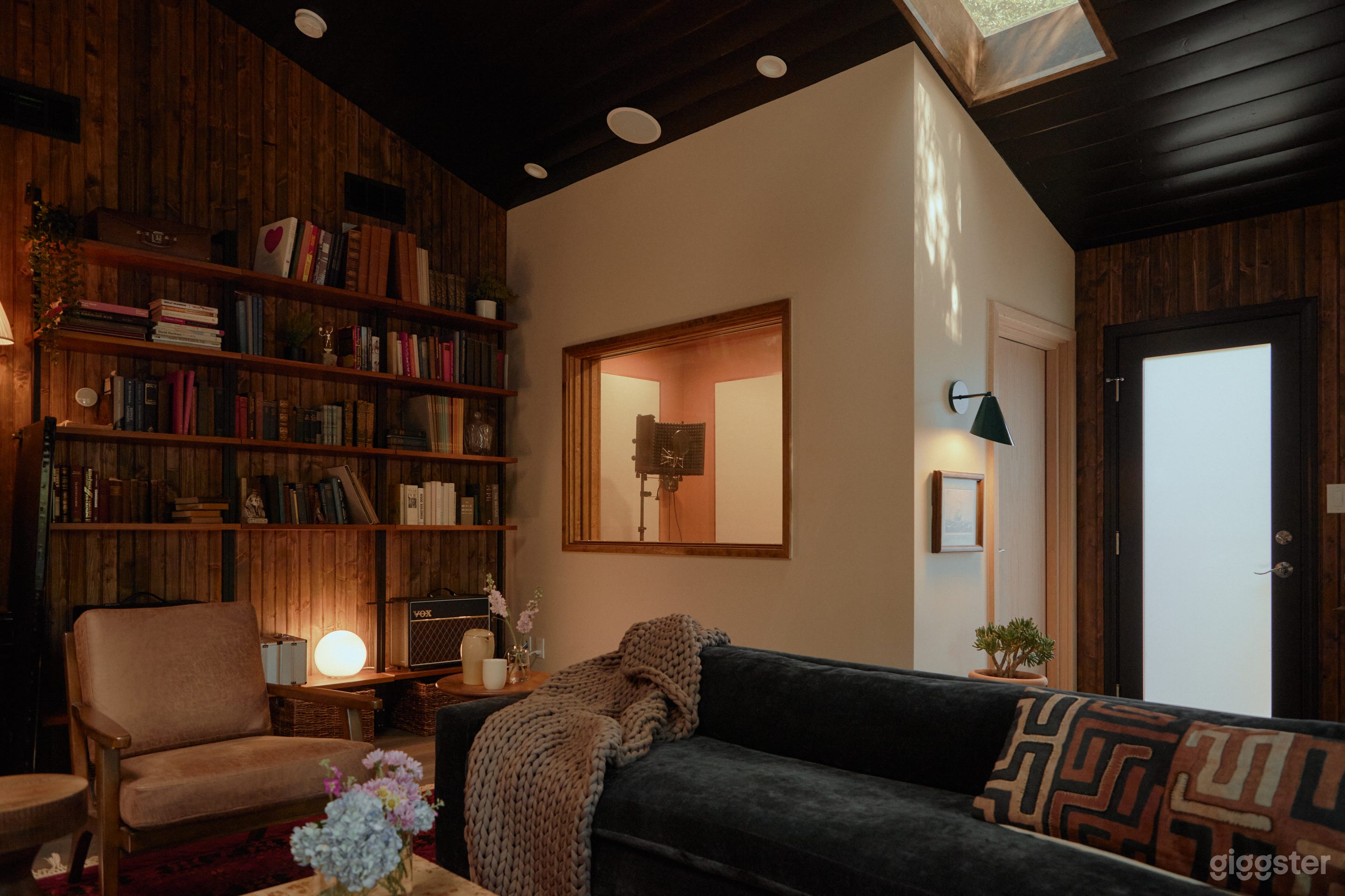 MCM Hollywood Hills Recording Studio + Courtyard Photo 4