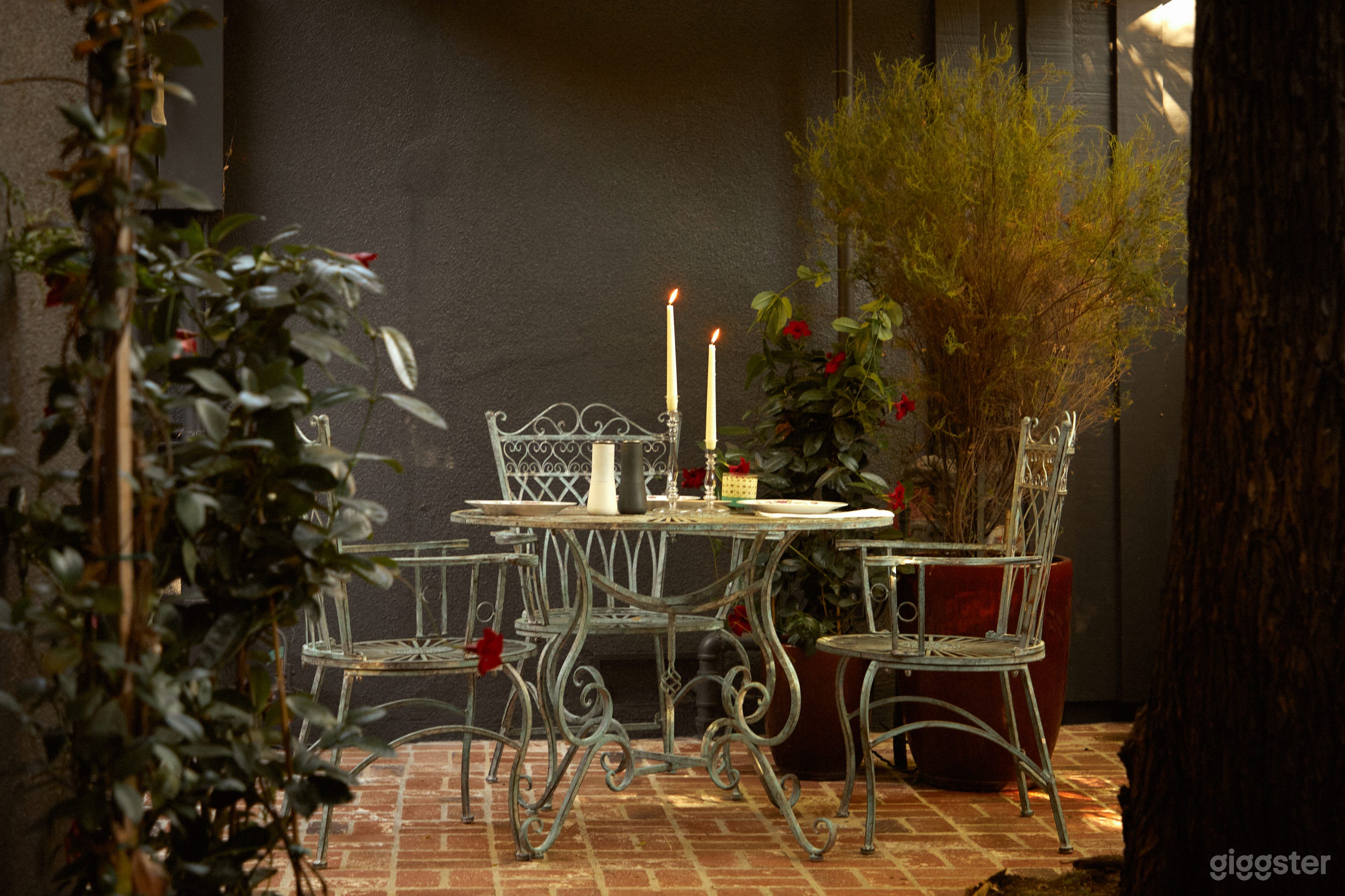 MCM Hollywood Hills Recording Studio + Courtyard Photo 3