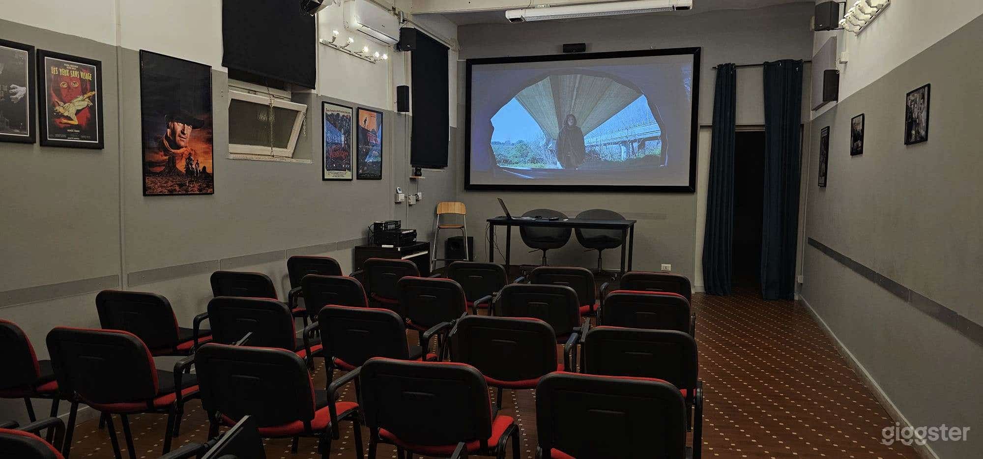 Foto di Sala attrezzata zona Colosseo per eventi proiezioni riprese 2