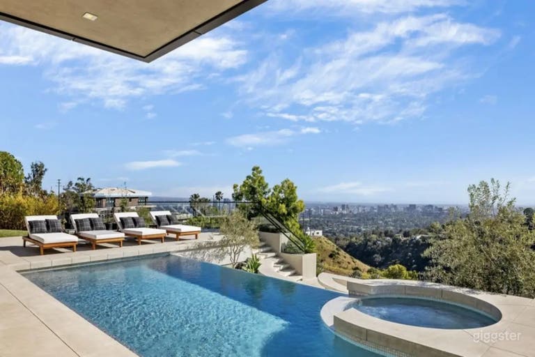  INFINITY-EDGE POOL BEFORE THE SKY 