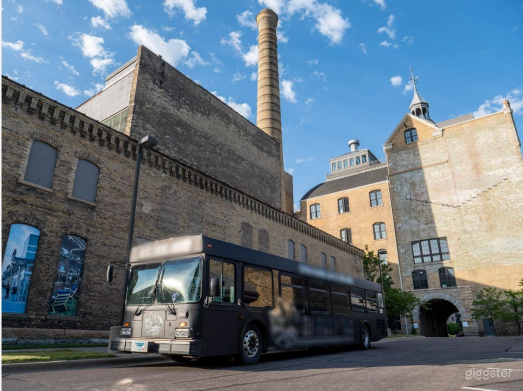 VIP Party Bus "Mayhem" in Minneapolis Photo 1