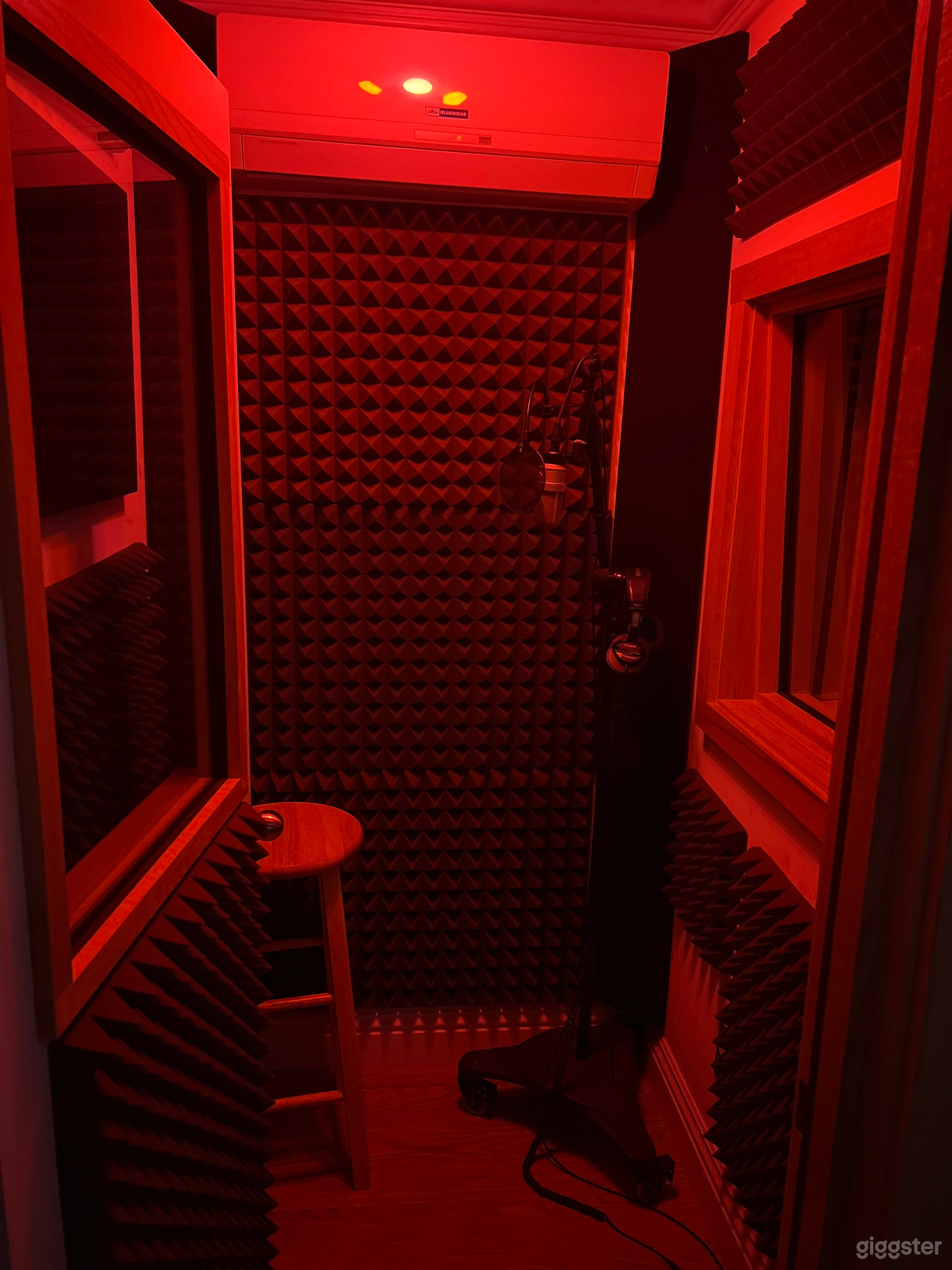 Vocal recording Studio/podcast/creative space Photo 2