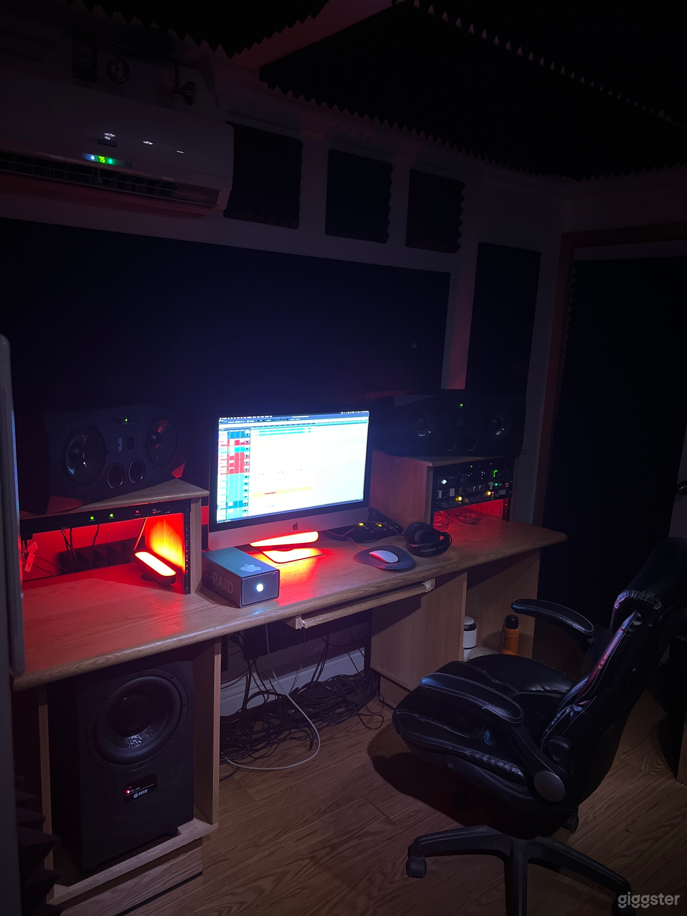 Vocal recording Studio/podcast/creative space Photo 1