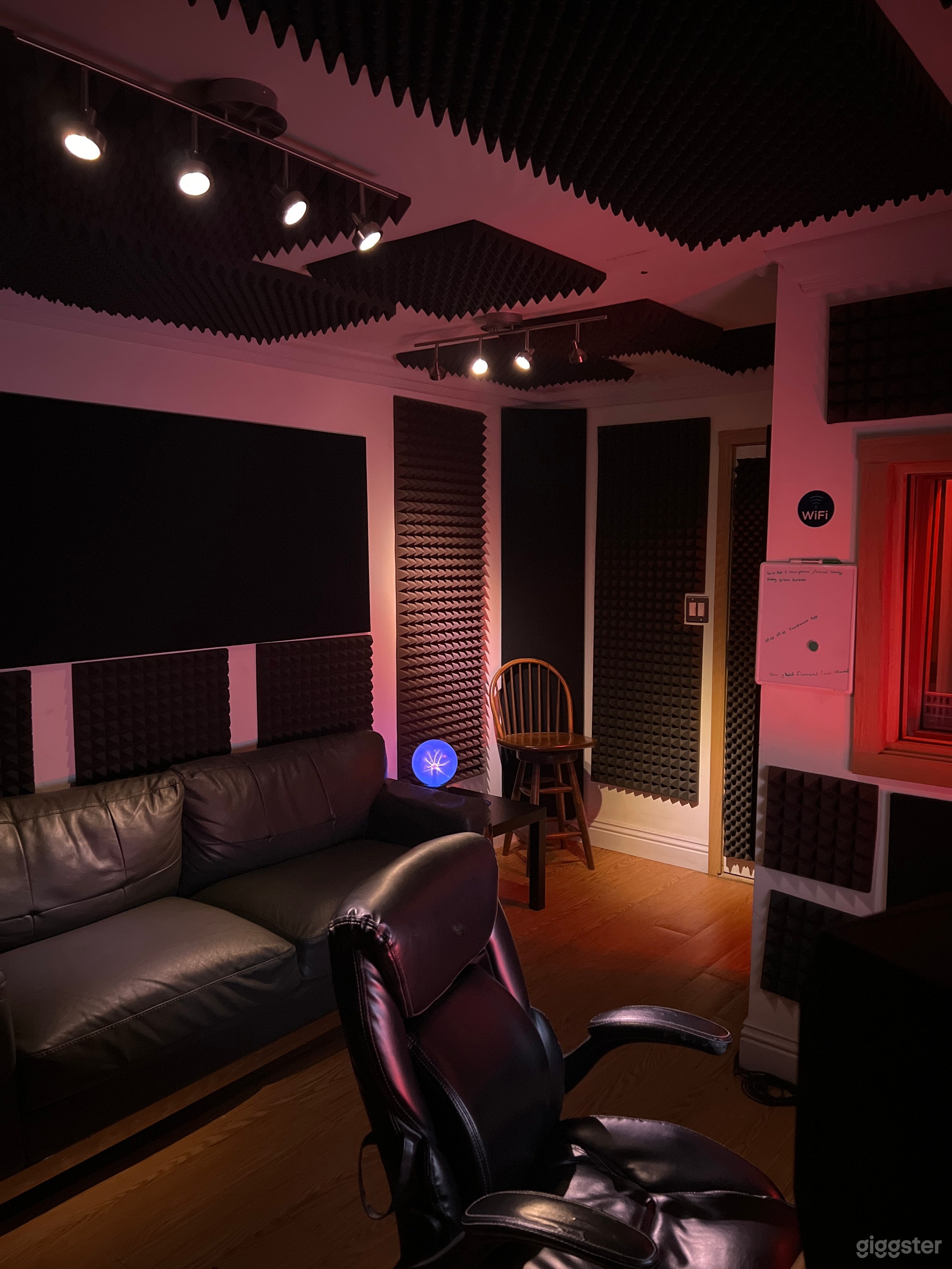 Vocal recording Studio/podcast/creative space Photo 3