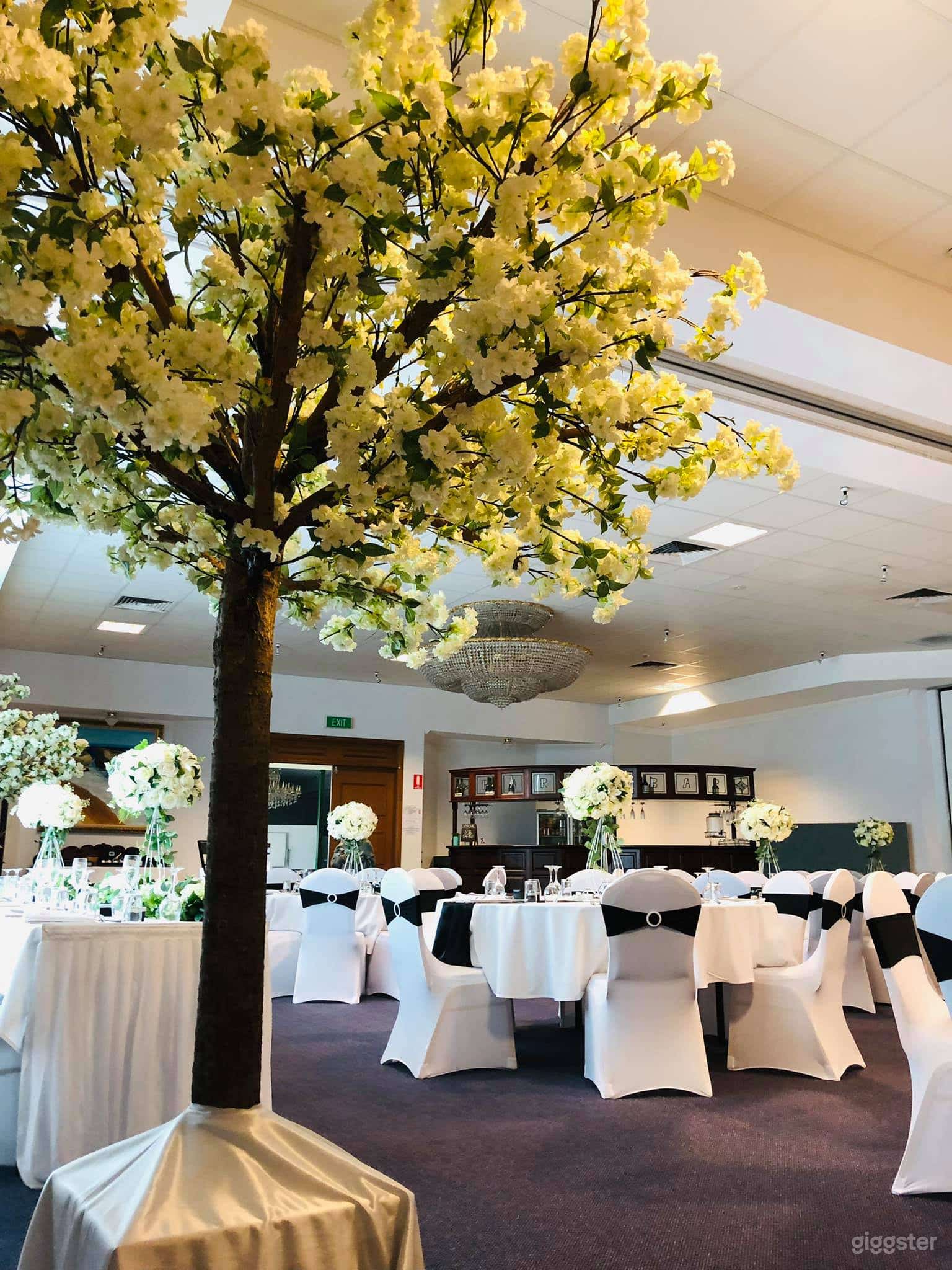 The Emerald Room Photo 4