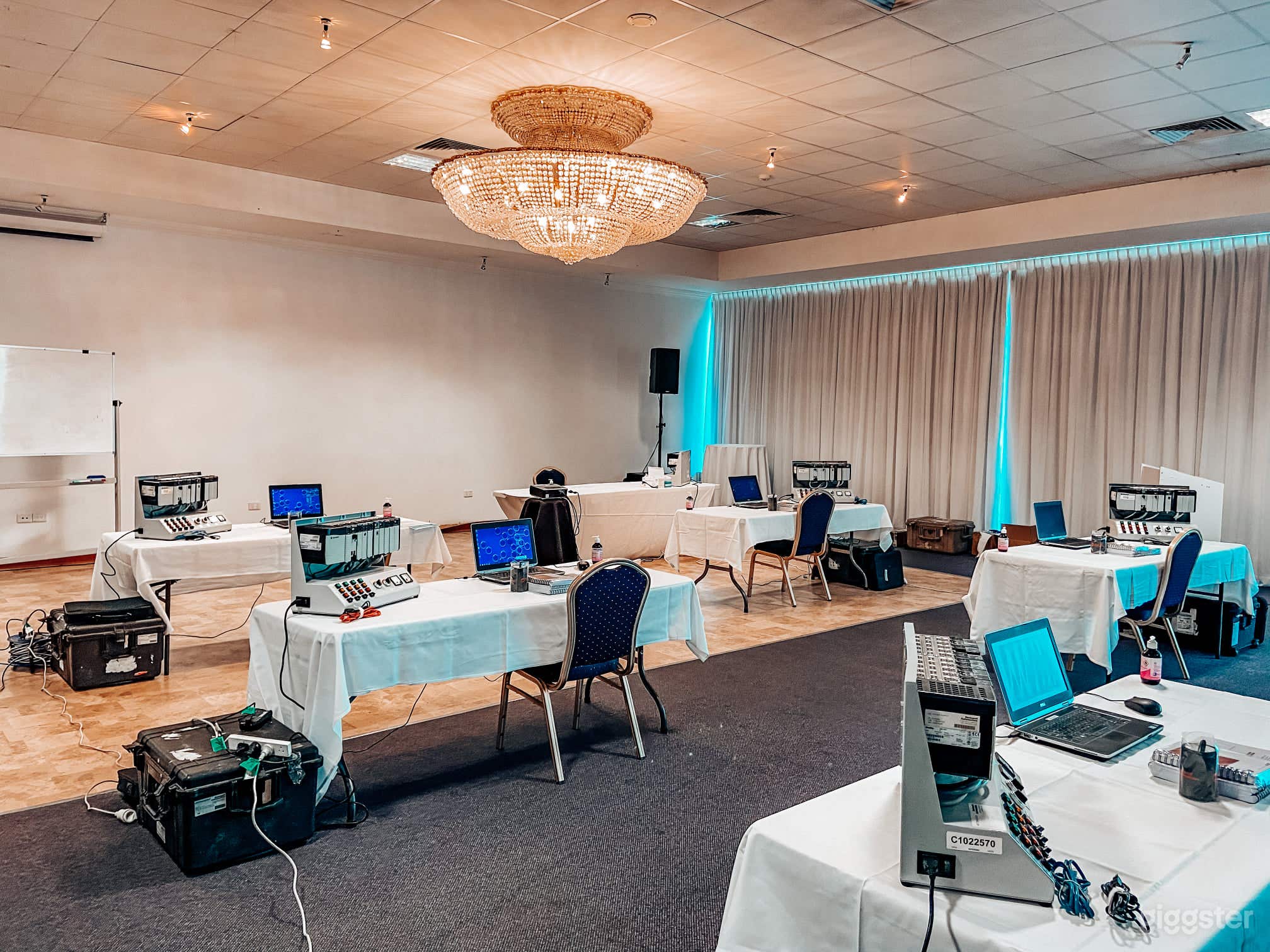 The Emerald Room Photo 2