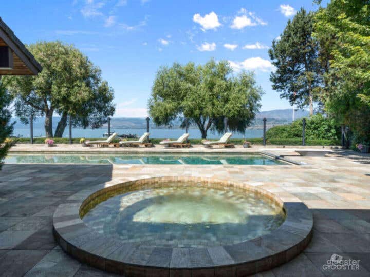 Waterfront pool Photo 4