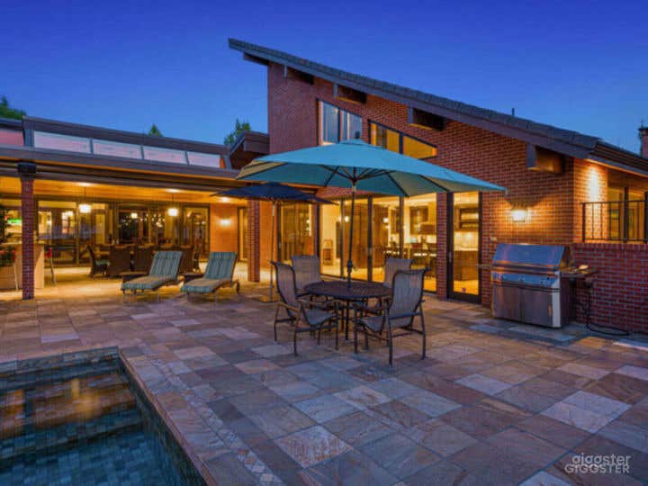 Waterfront pool Photo 3