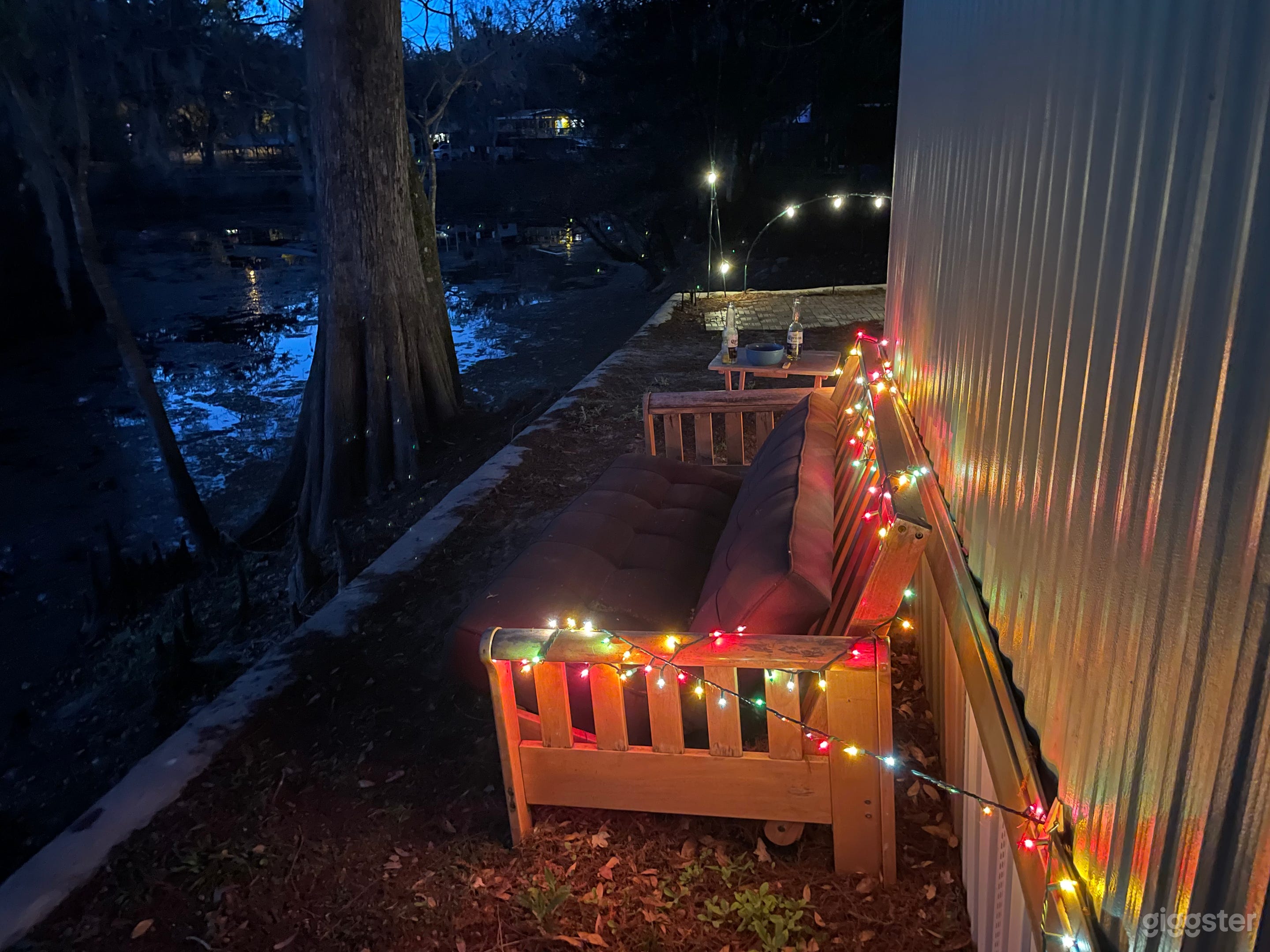 Cozy cottage and cabin river front Photo 4