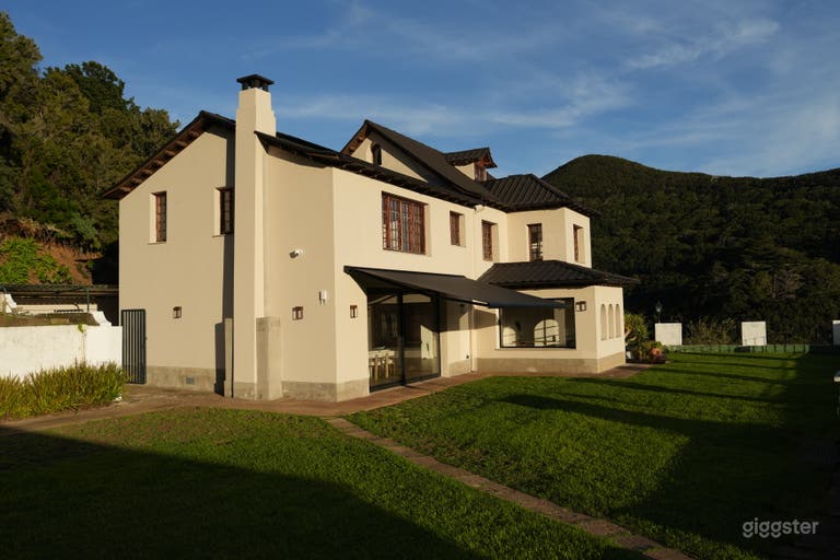  Villa del Bosque Oculto con Vistas Épicas a Montañas Volcánicas 