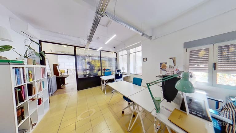  Bequemer Coworking-Bereich mit perfekter WLAN-Verbindung 
