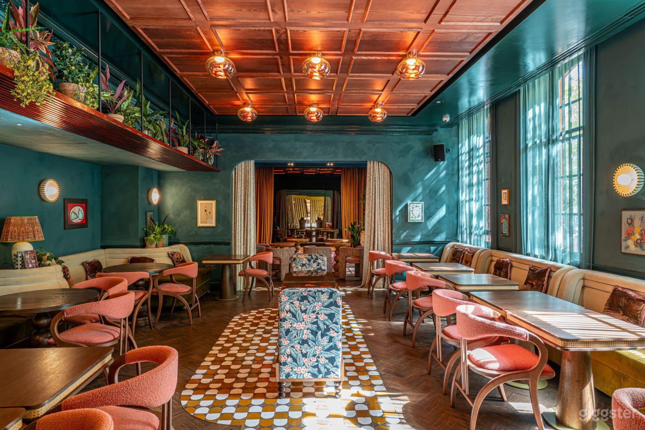 Stylish Event Space with Natural Light for Creative Events Photo 4