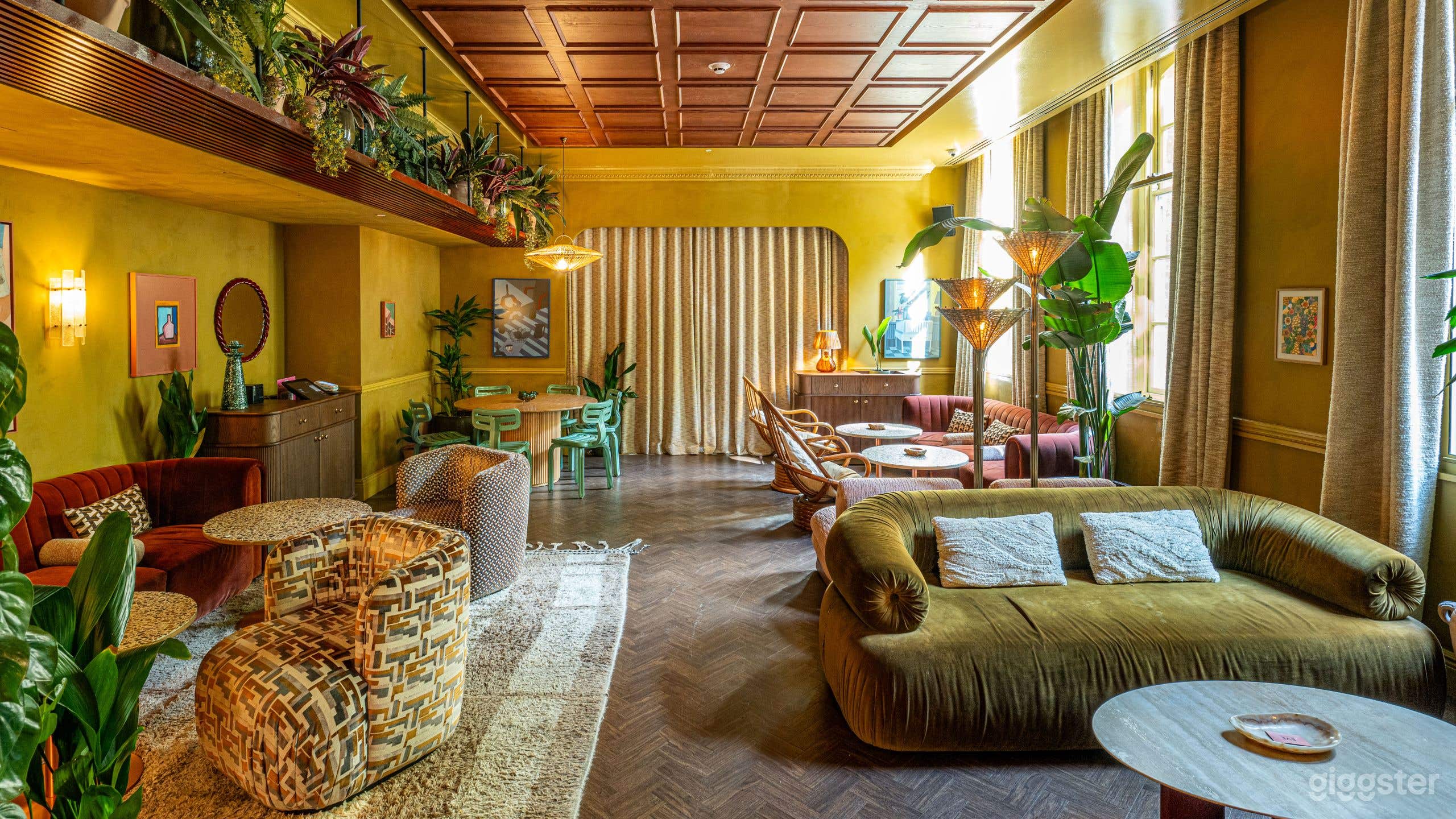 Stylish Event Space with Natural Light for Creative Events Photo 3