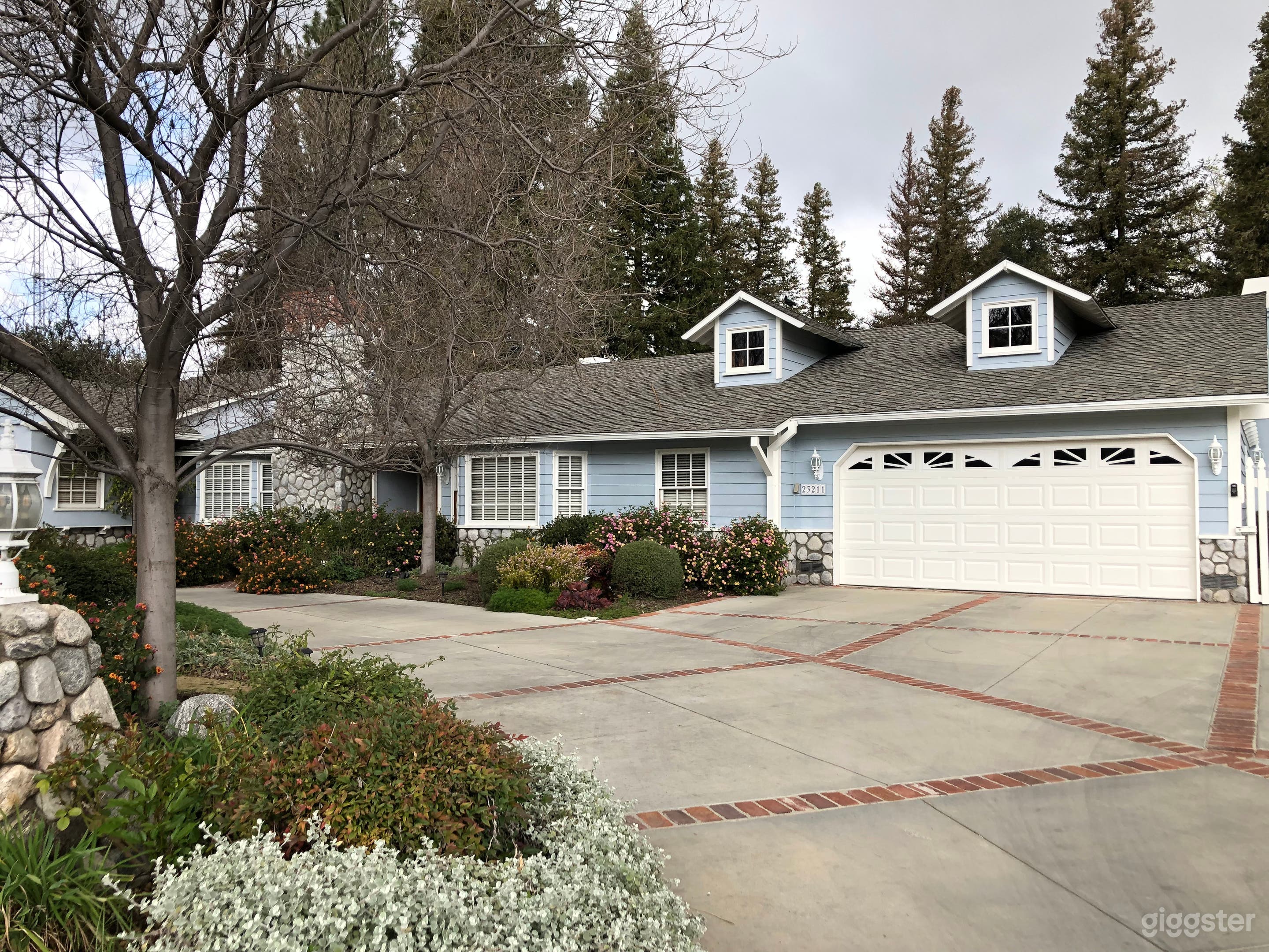 Traditional Cape Cod Ranch Photo 1