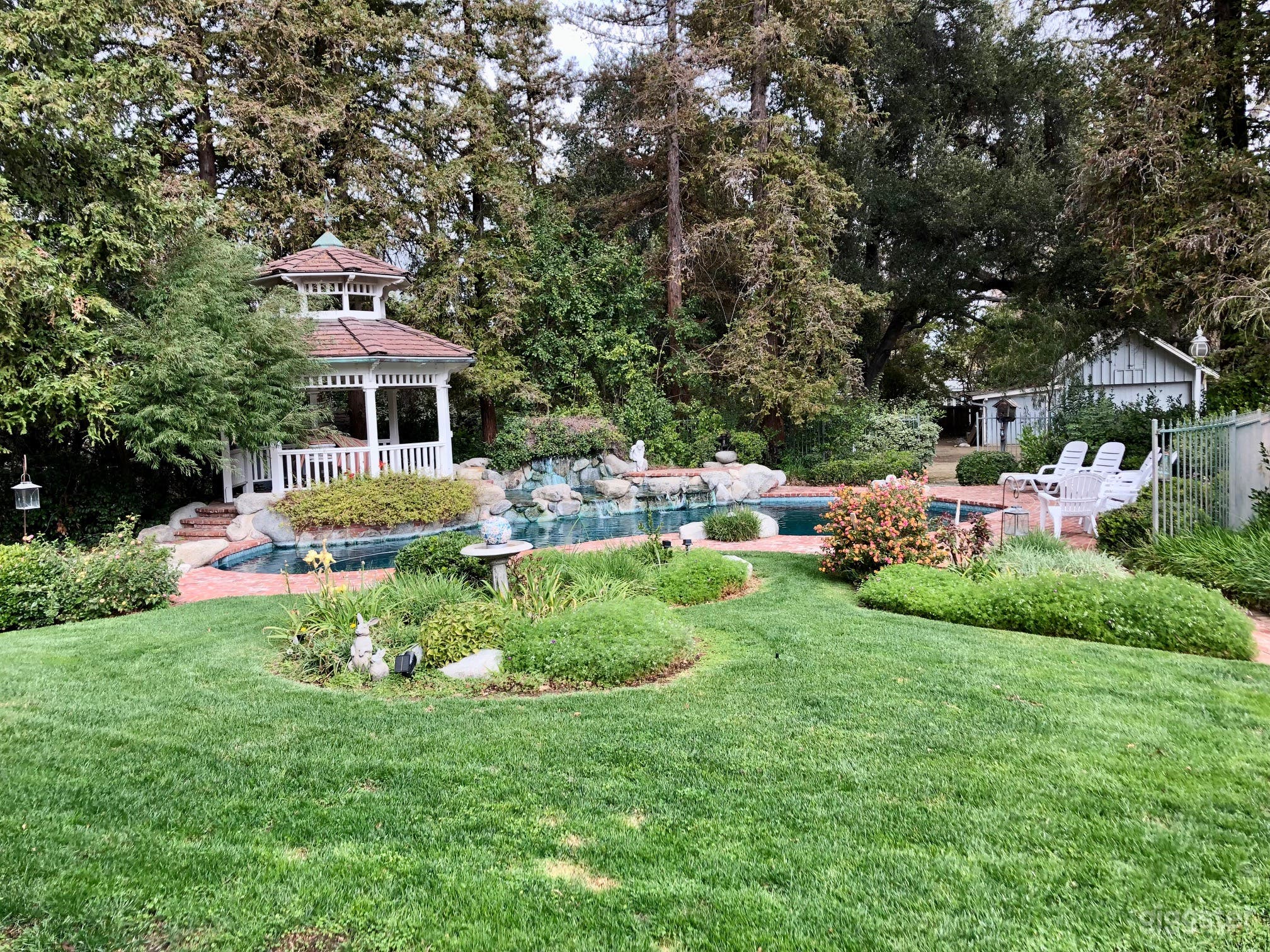 Traditional Cape Cod Ranch Photo 2