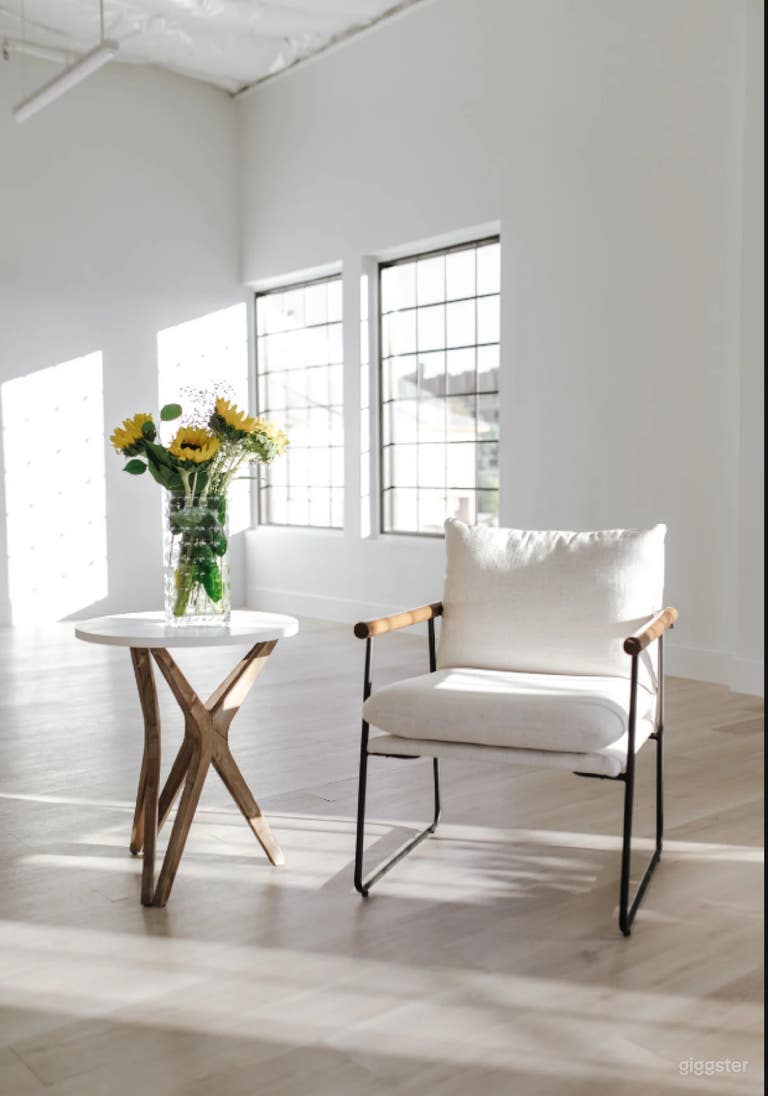  Natural Light Studio in Downtown Las Vegas 