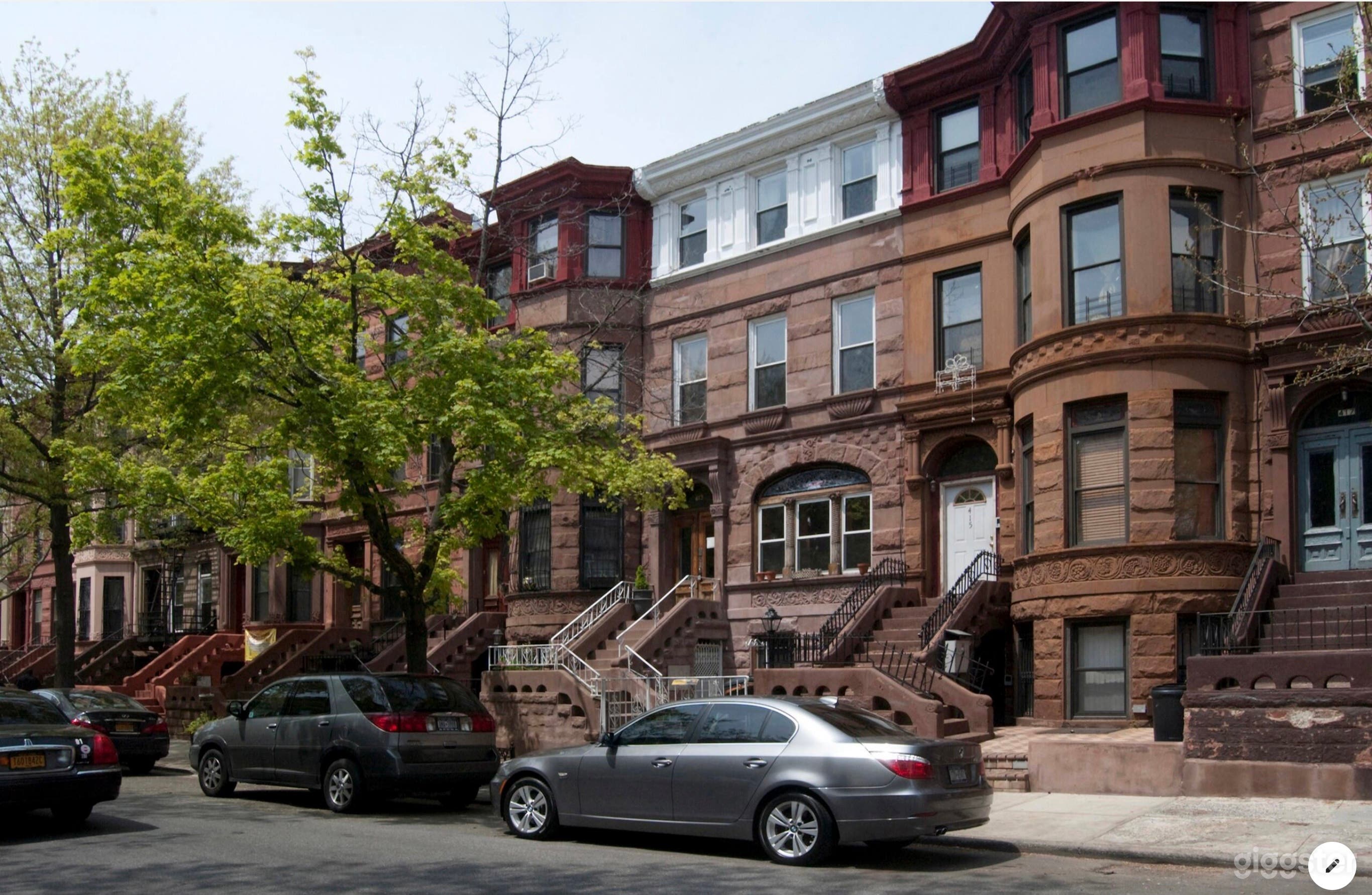 Luminous apartment in 100 years old brownstone Photo 2
