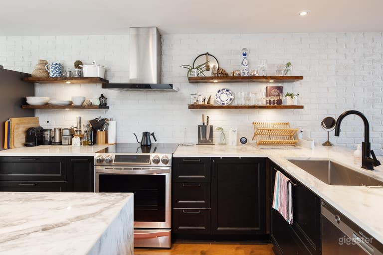  Bright Luxury Townhome W Mtn City Views 