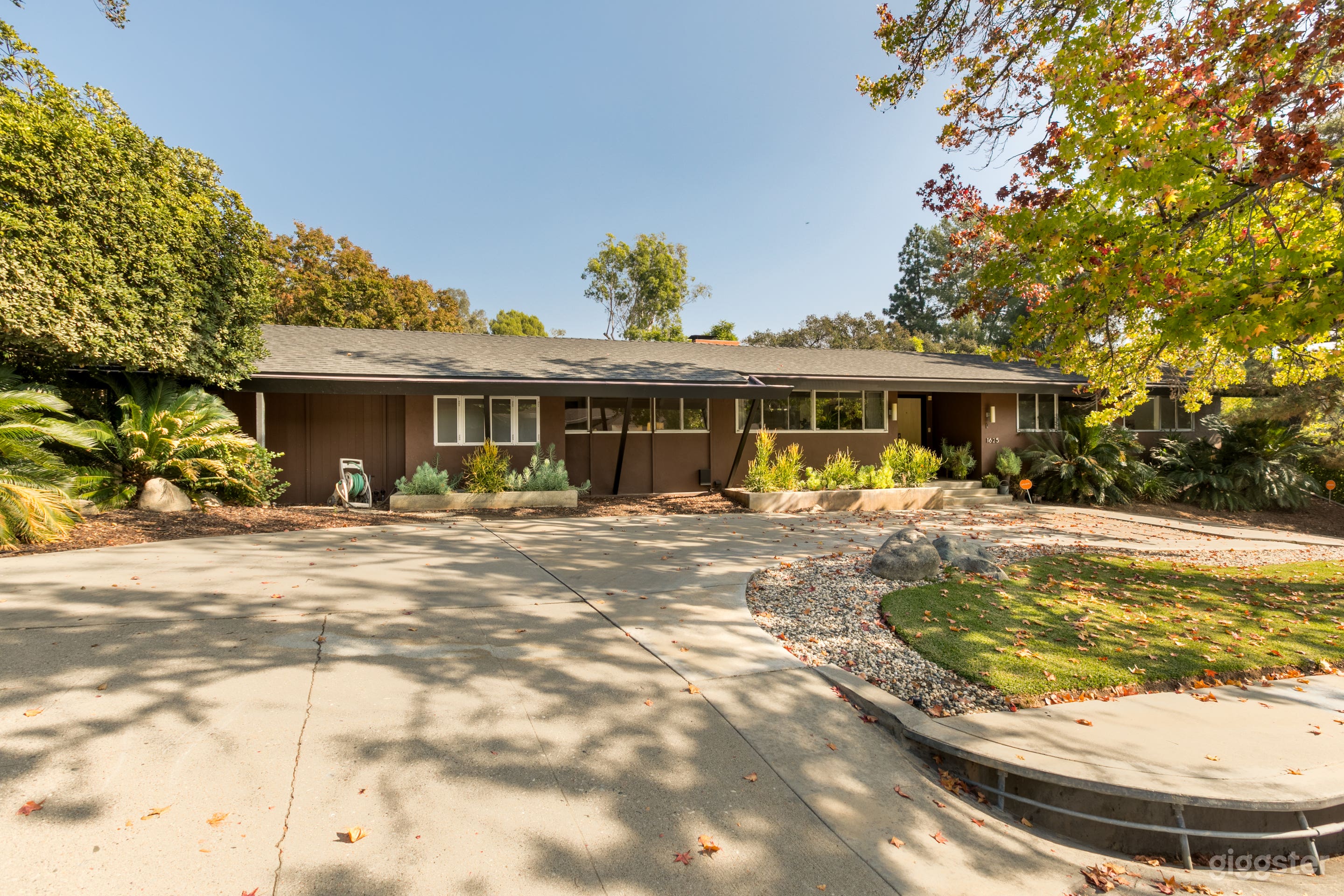 Bissner Mid Century Photo 4