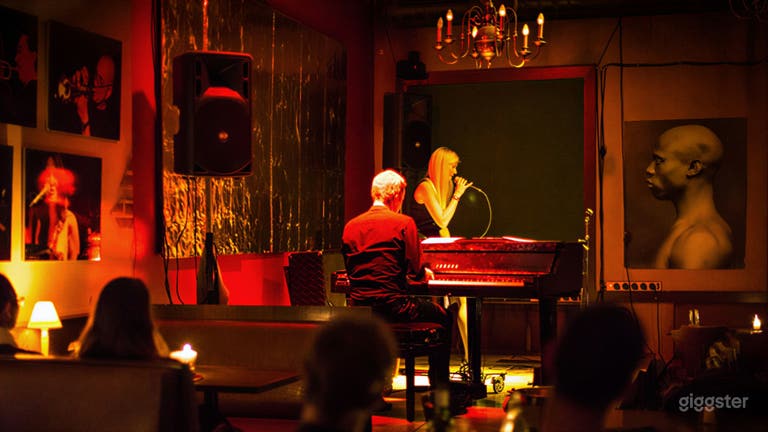  Gemütliche Jazzbar mit Bühne 