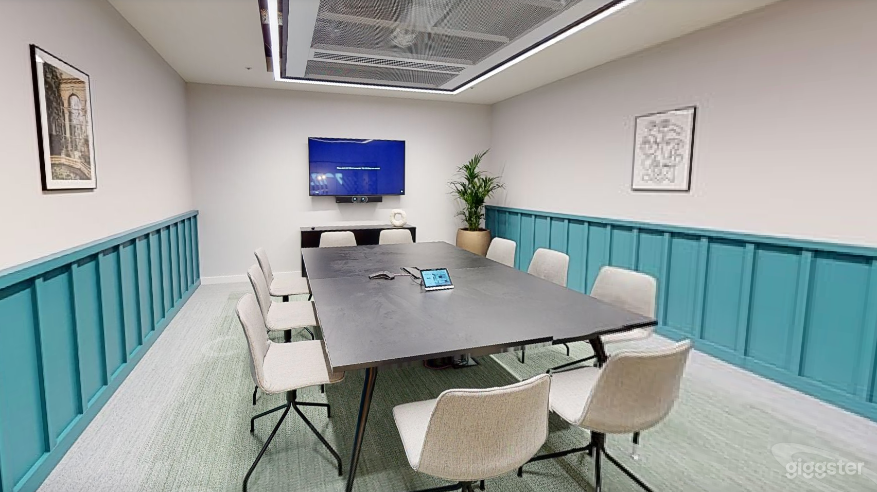 The Billiard Room Good for 10 Persons Photo 1