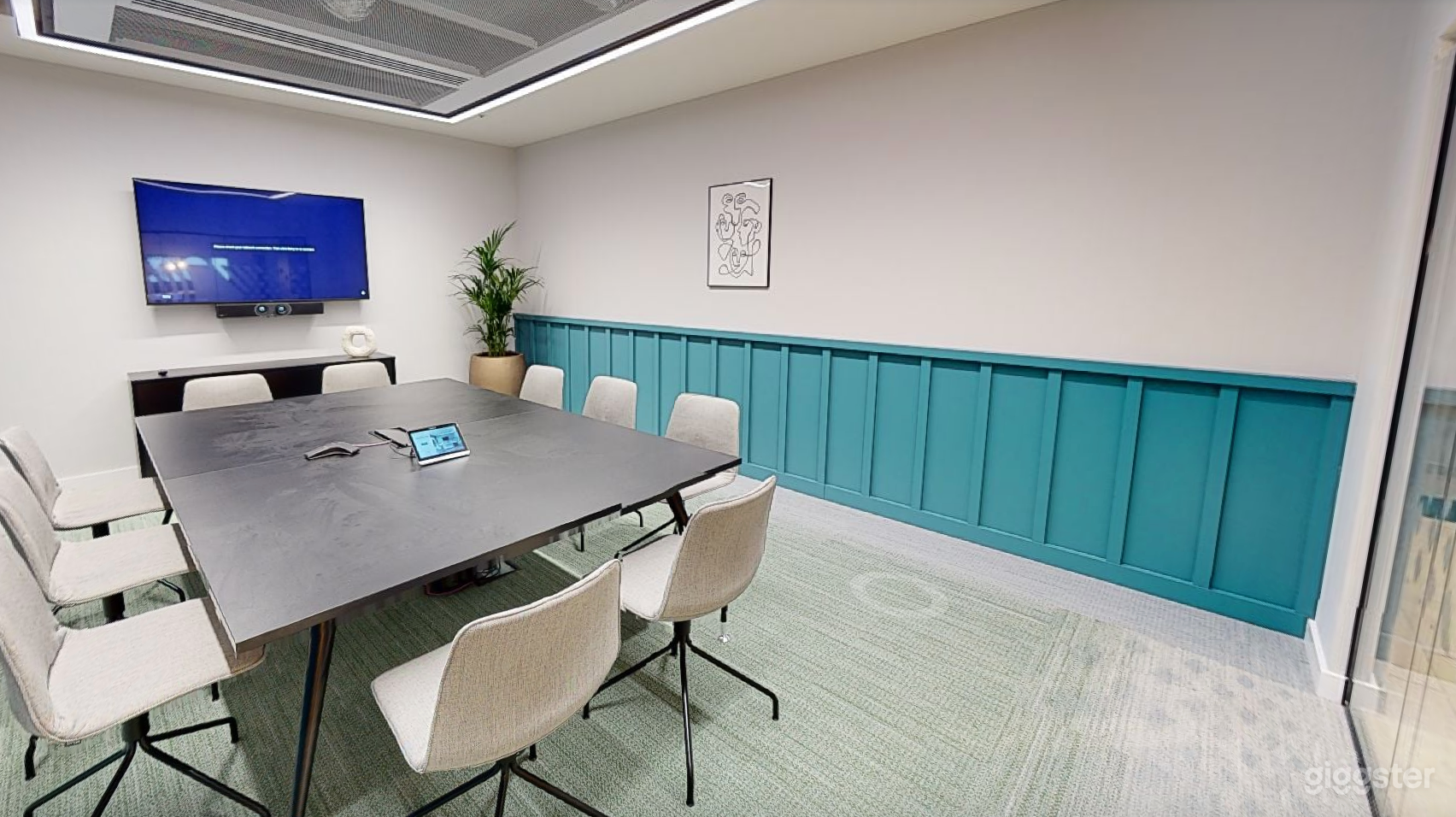 The Billiard Room Good for 10 Persons Photo 2