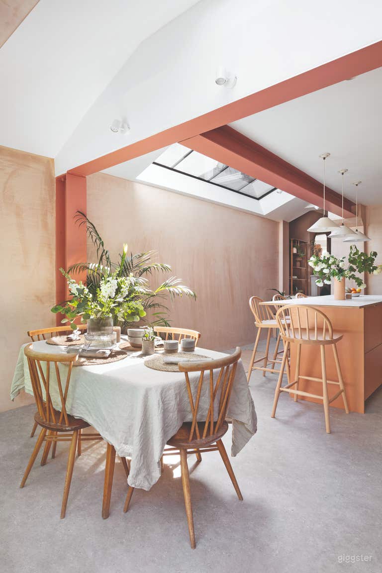  Modern, stylish, light, colourful east london home 