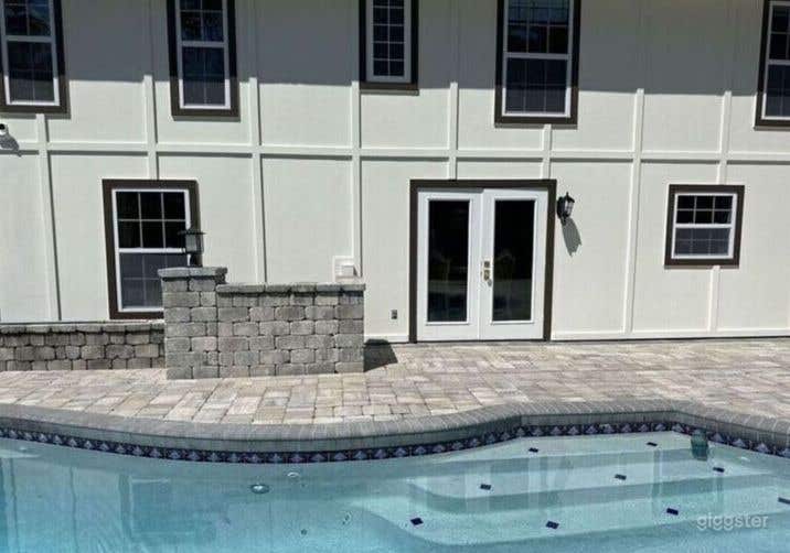 European-Style Outdoor Oasis Swimming Pool Photo 3