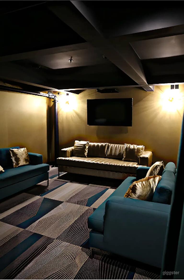  Private Room with Modern Lounge Vibes 