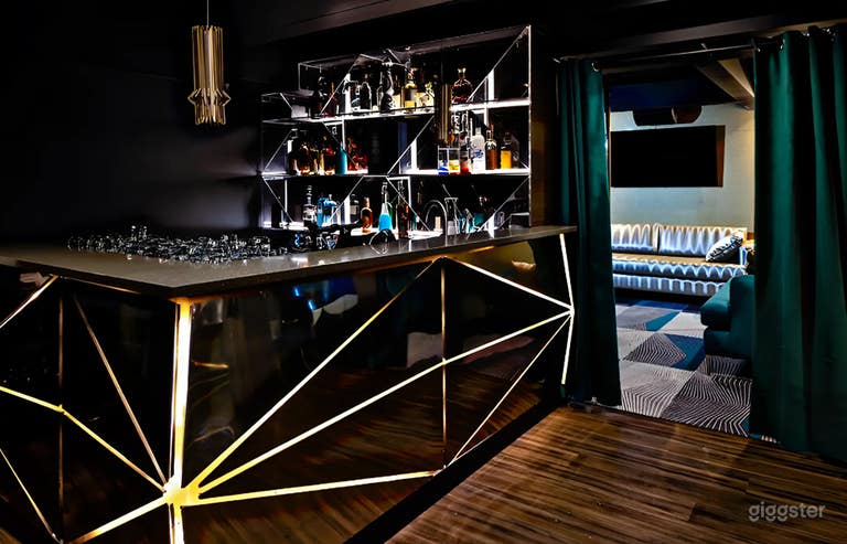  Private Room with Modern Lounge Vibes 