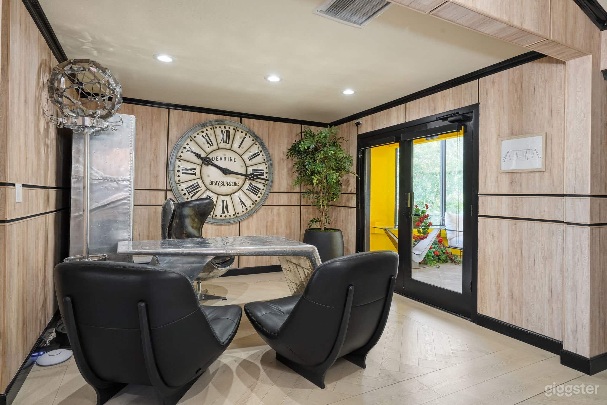 Private Executive Office Photo 1