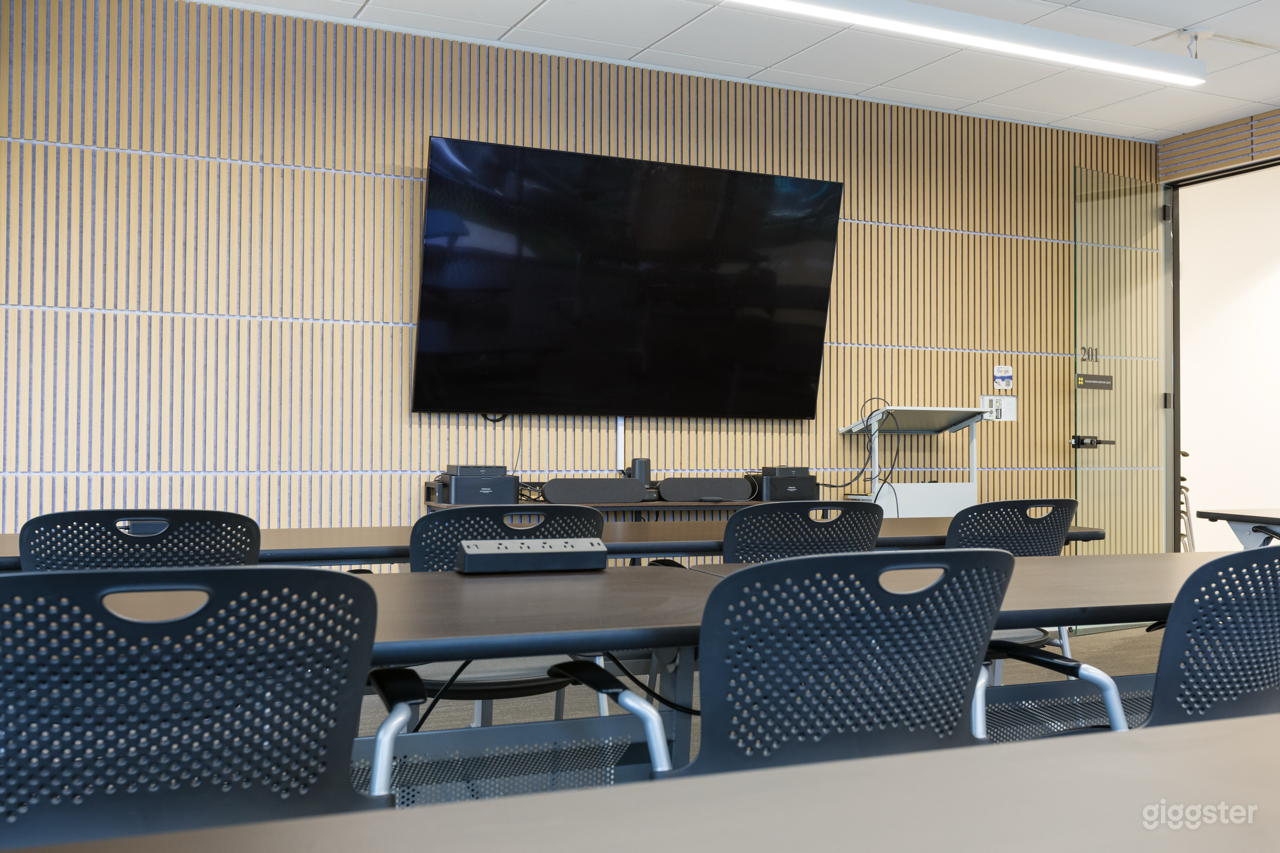 Modern Training Room with Private Balcony Photo 4