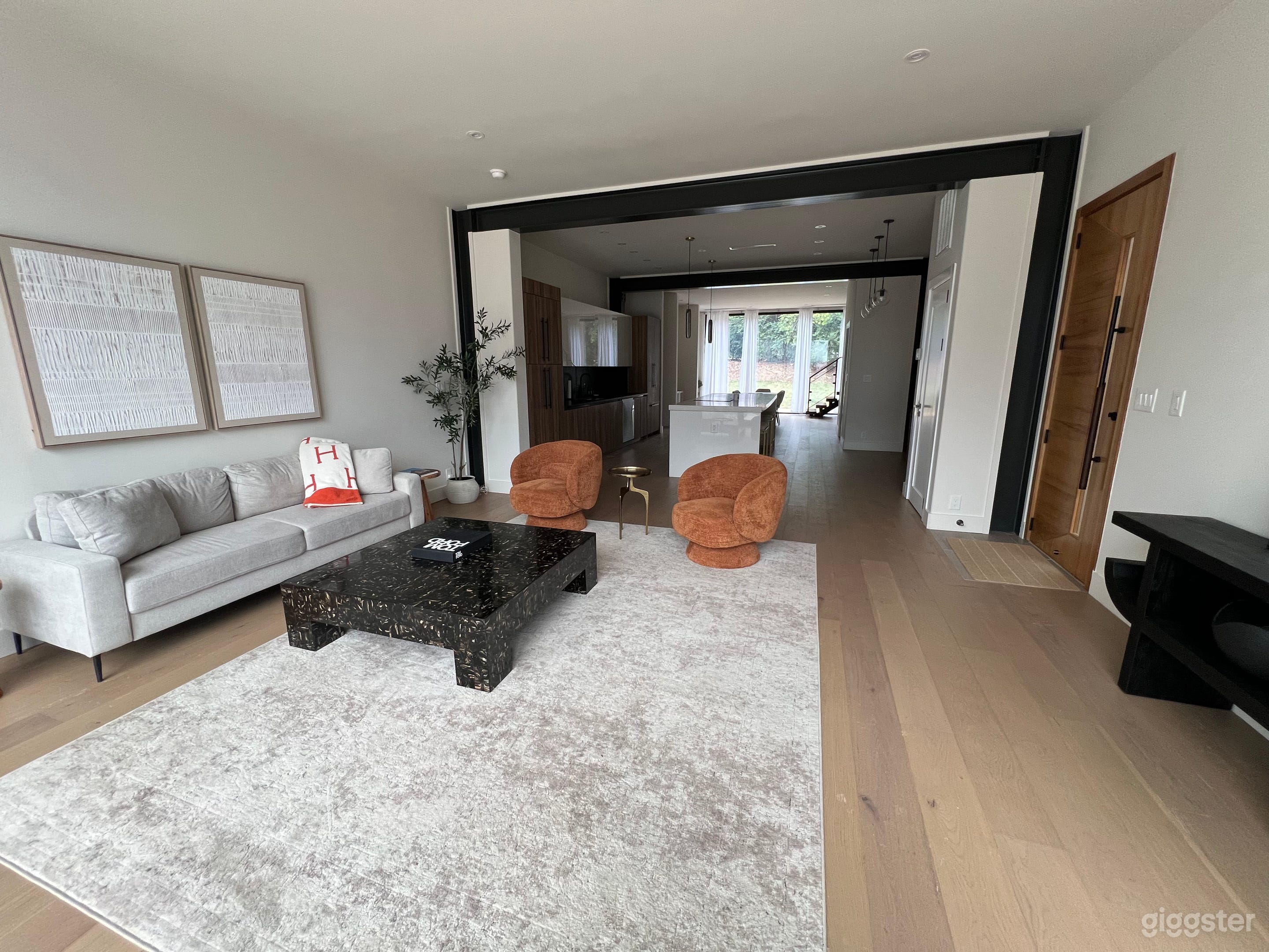Modern Luxury fit for the Queen City Photo 1