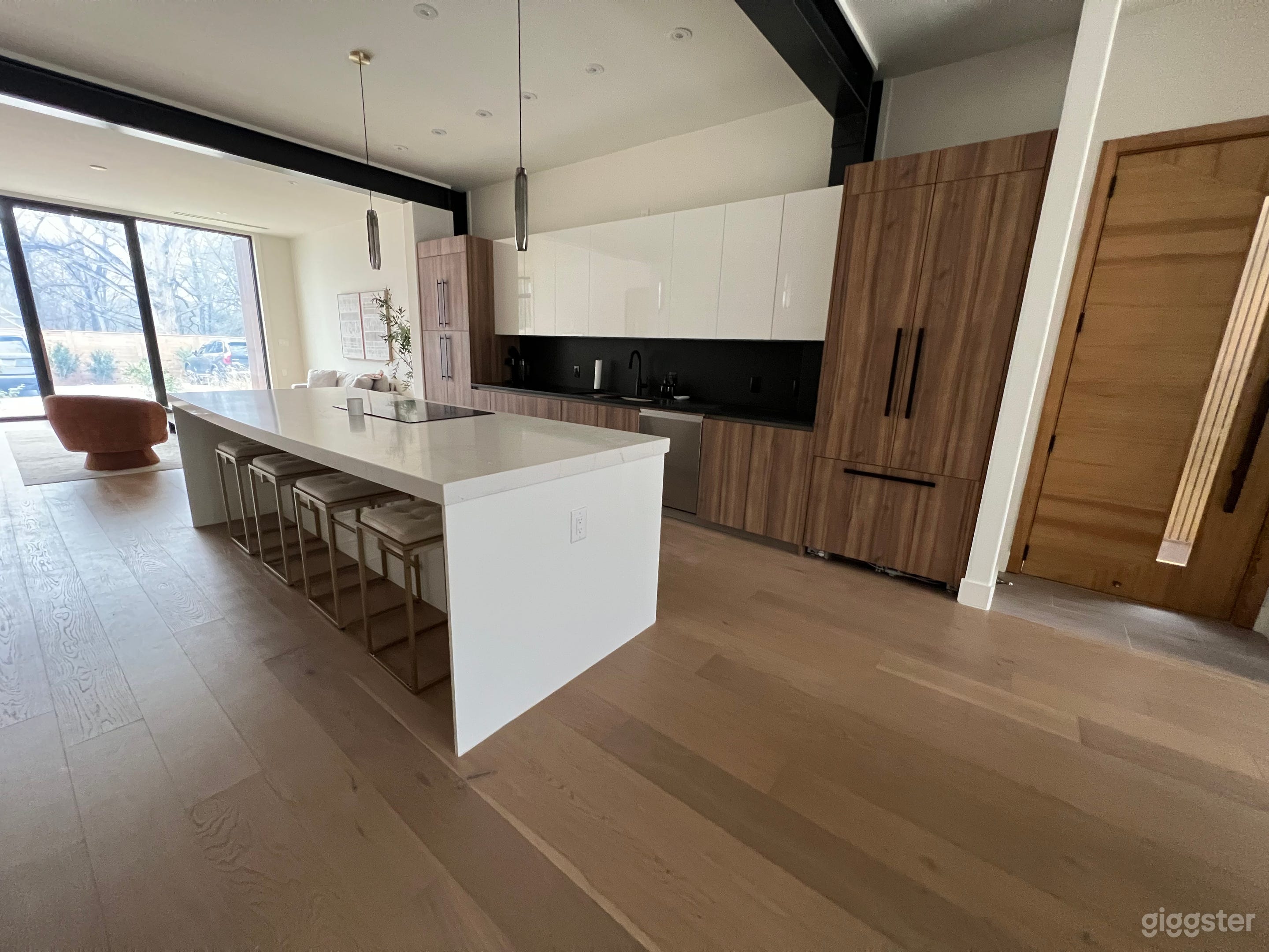 Modern Luxury fit for the Queen City Photo 3