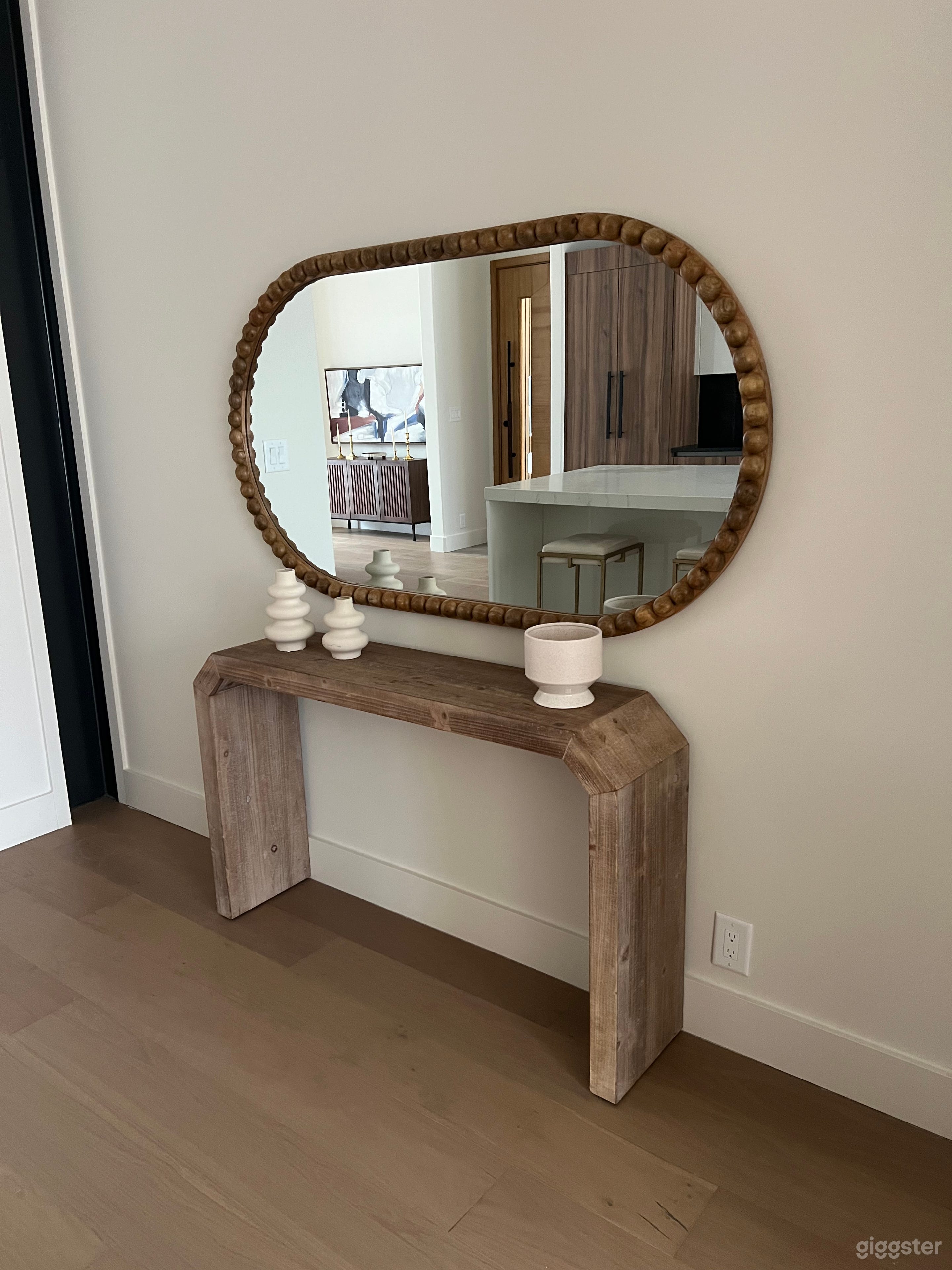 Modern Luxury fit for the Queen City Photo 4