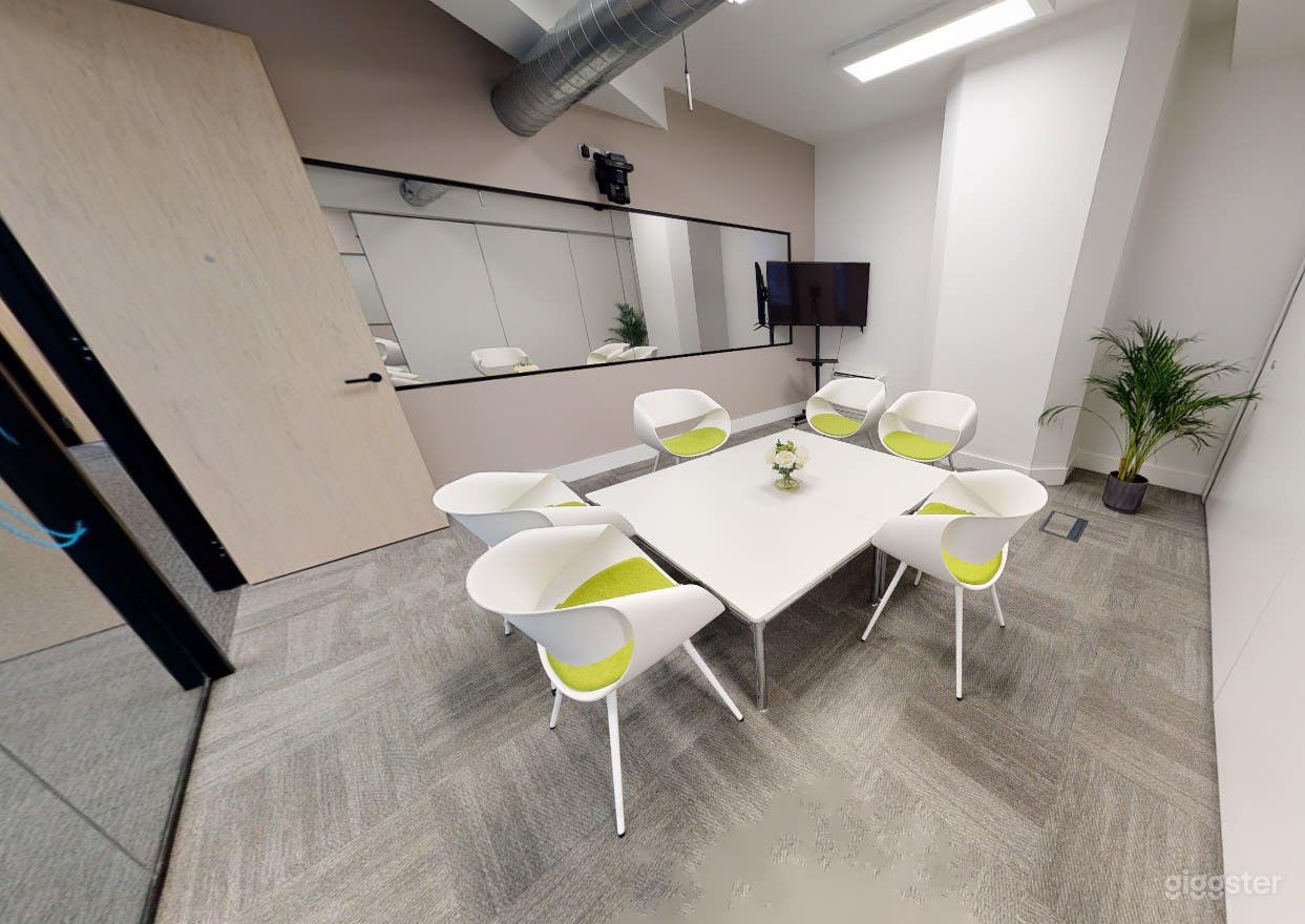 Studio 5 - Meeting Room / Viewing Facility Photo 3