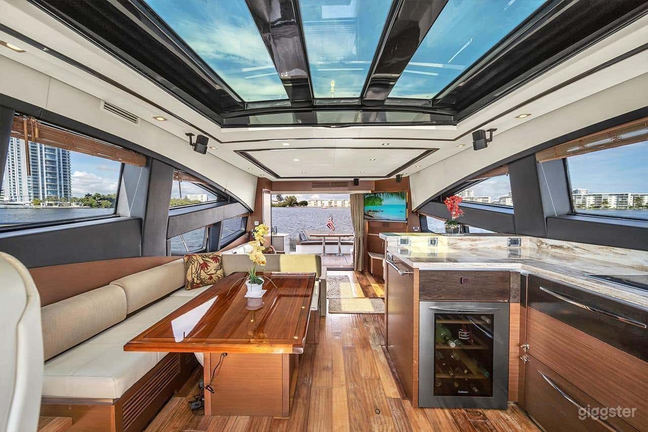 65' SEA RAY L650 YACHT Photo 3