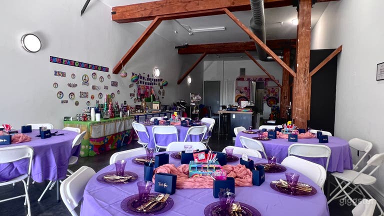  Creative Content Pop-Up Studio w/ Full Kitchen + Storefront 